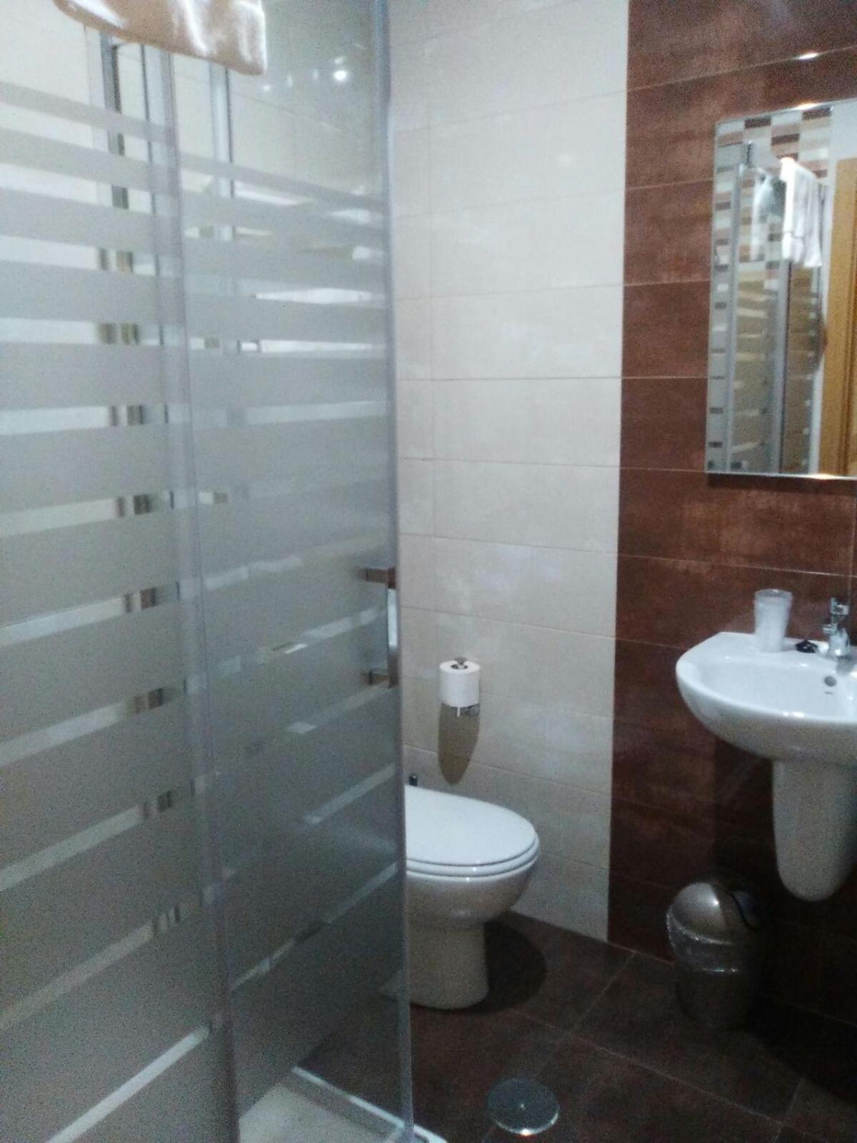 Double Room With Private Bathroom - Photo 7