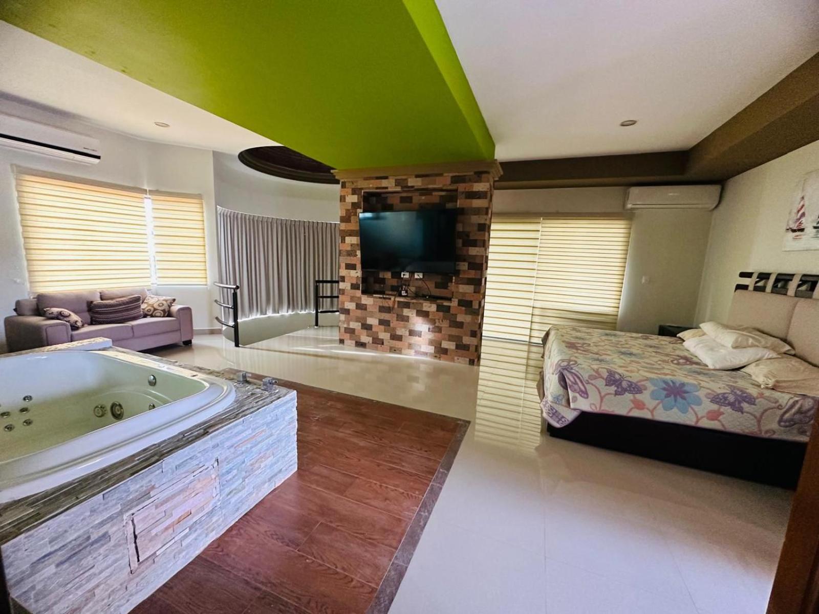 One-Bedroom House photo 1