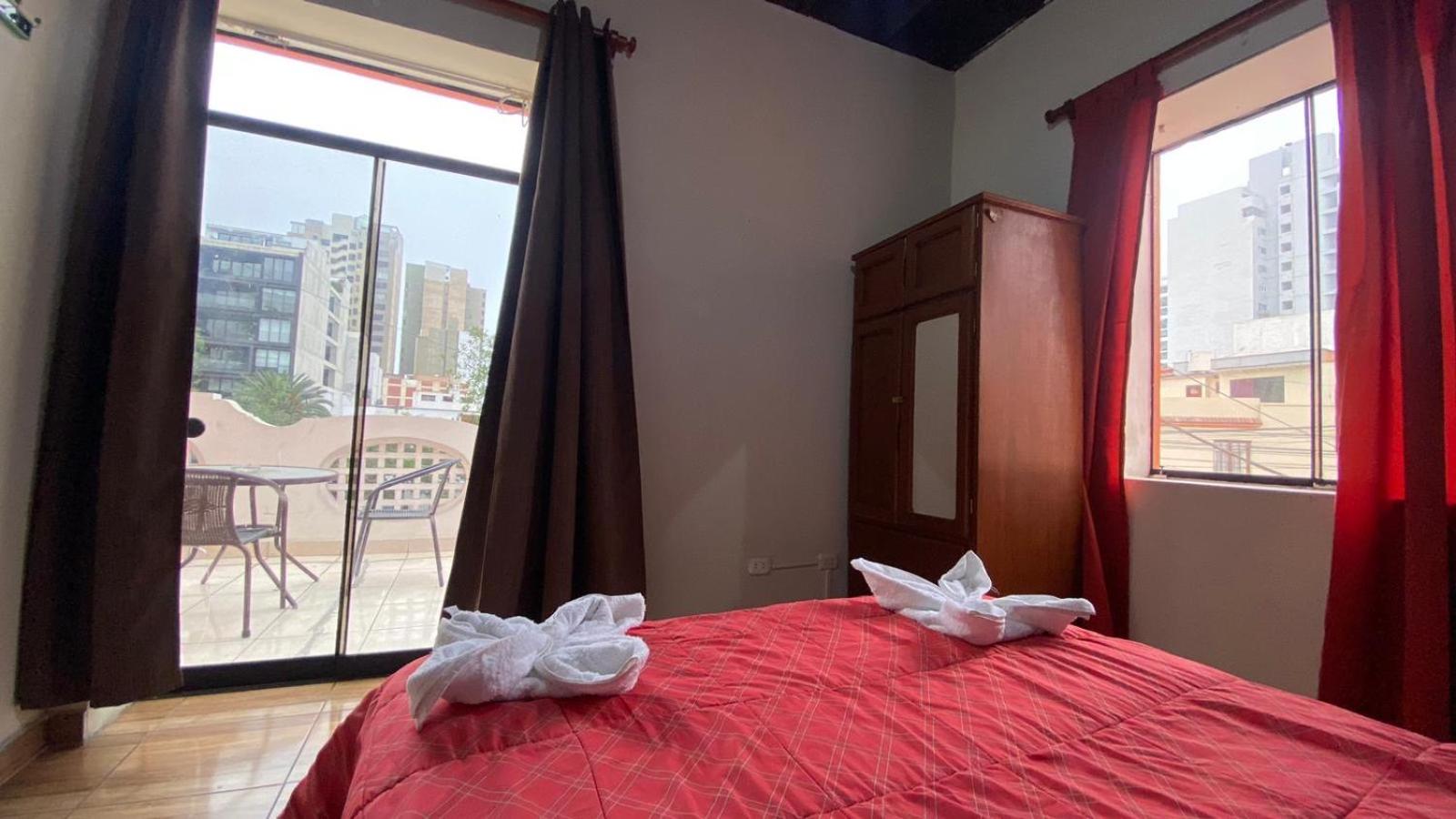 Double Room with Shared Bathroom photo 2