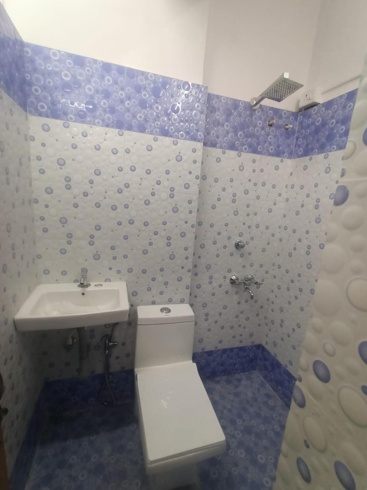 10-Bed Mixed Dormitory Room