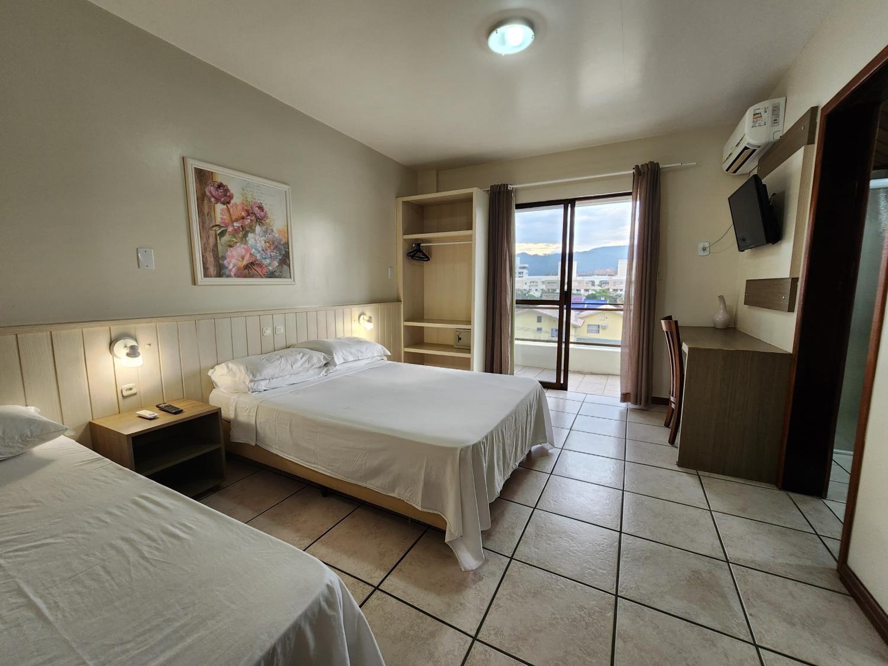 One-Bedroom Apartment with Sea View photo 1