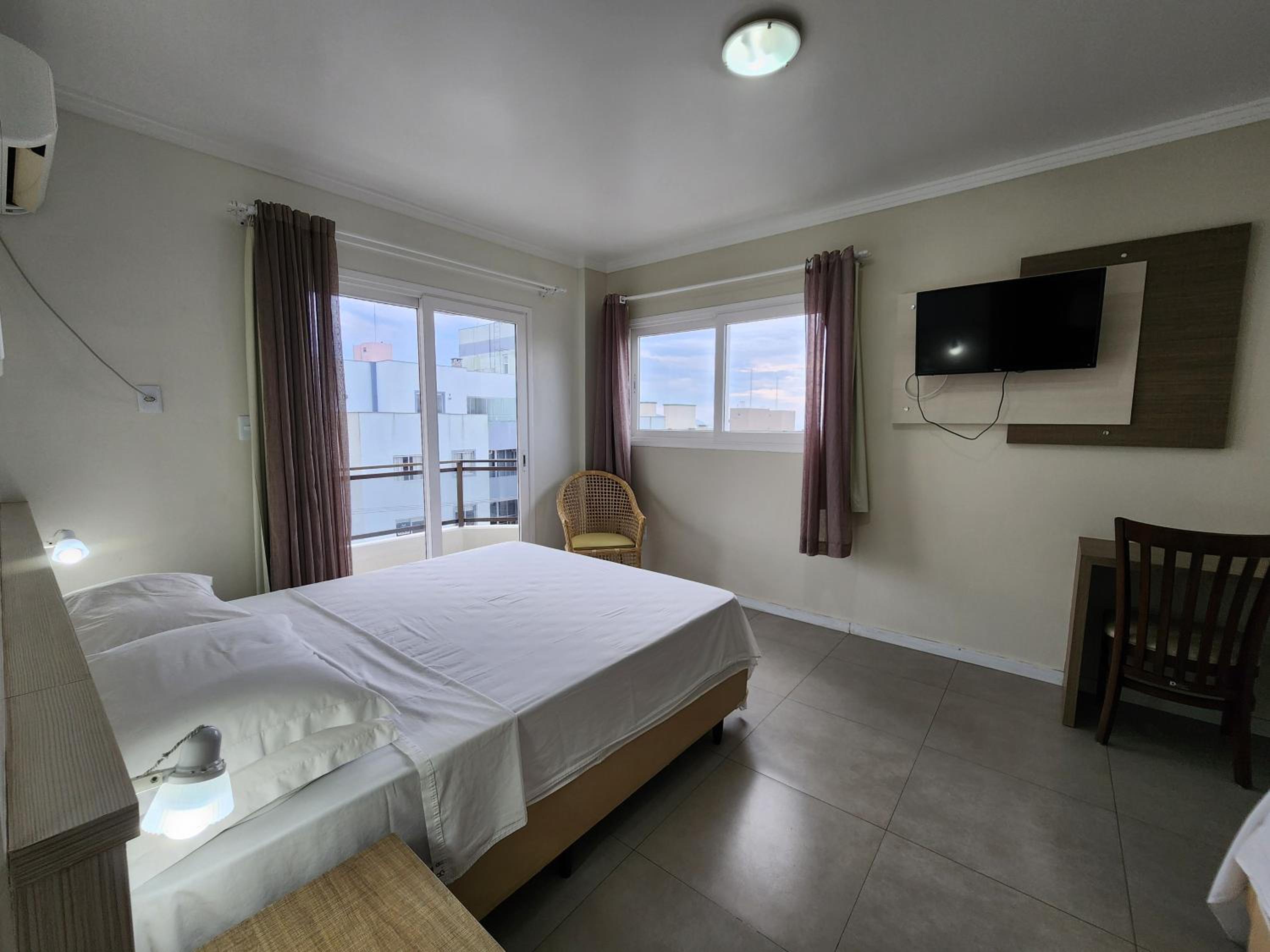 One-Bedroom Deluxe Suite with Sea View photo 1