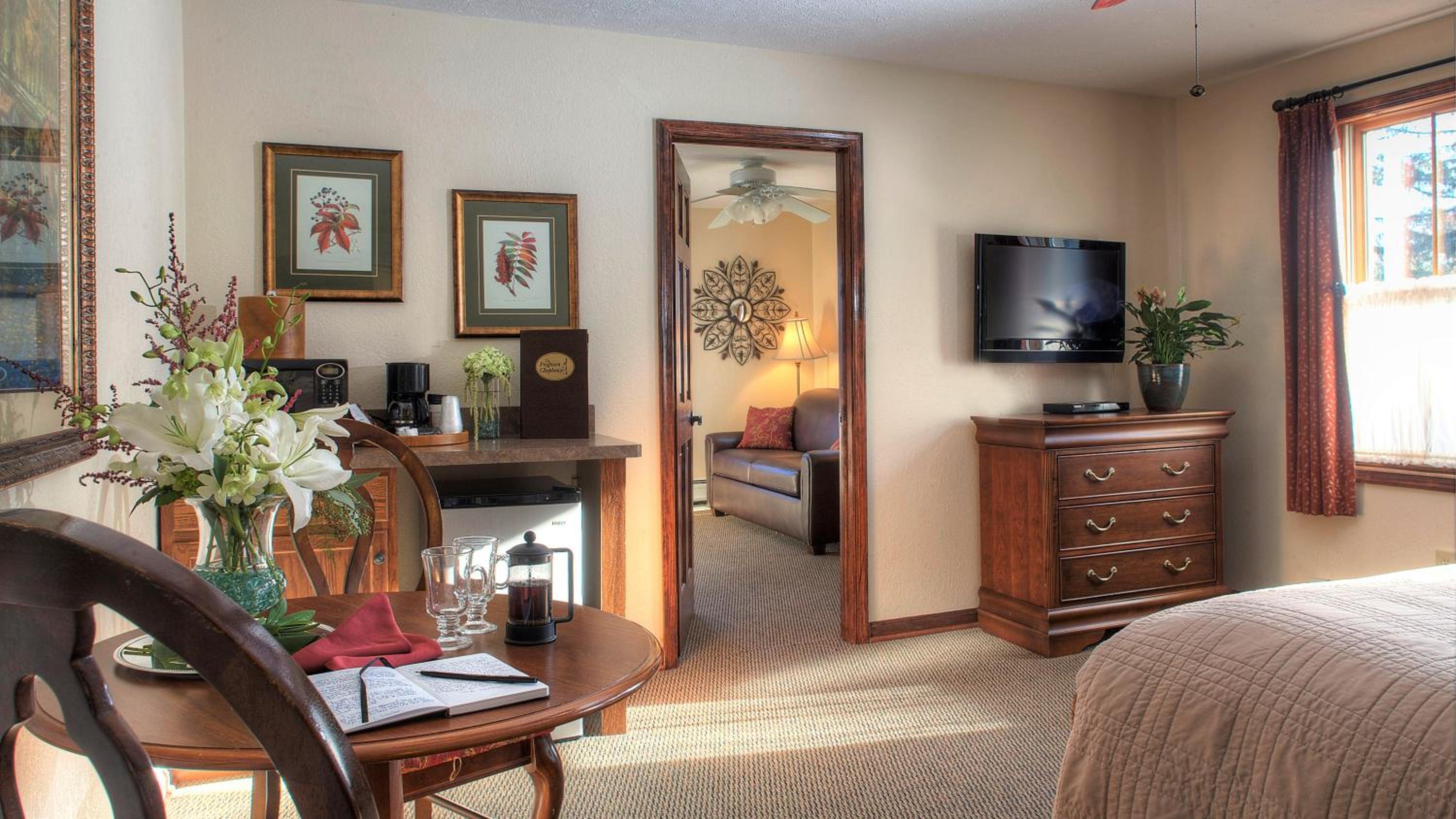 King Suite with Sofabed - Photo 7