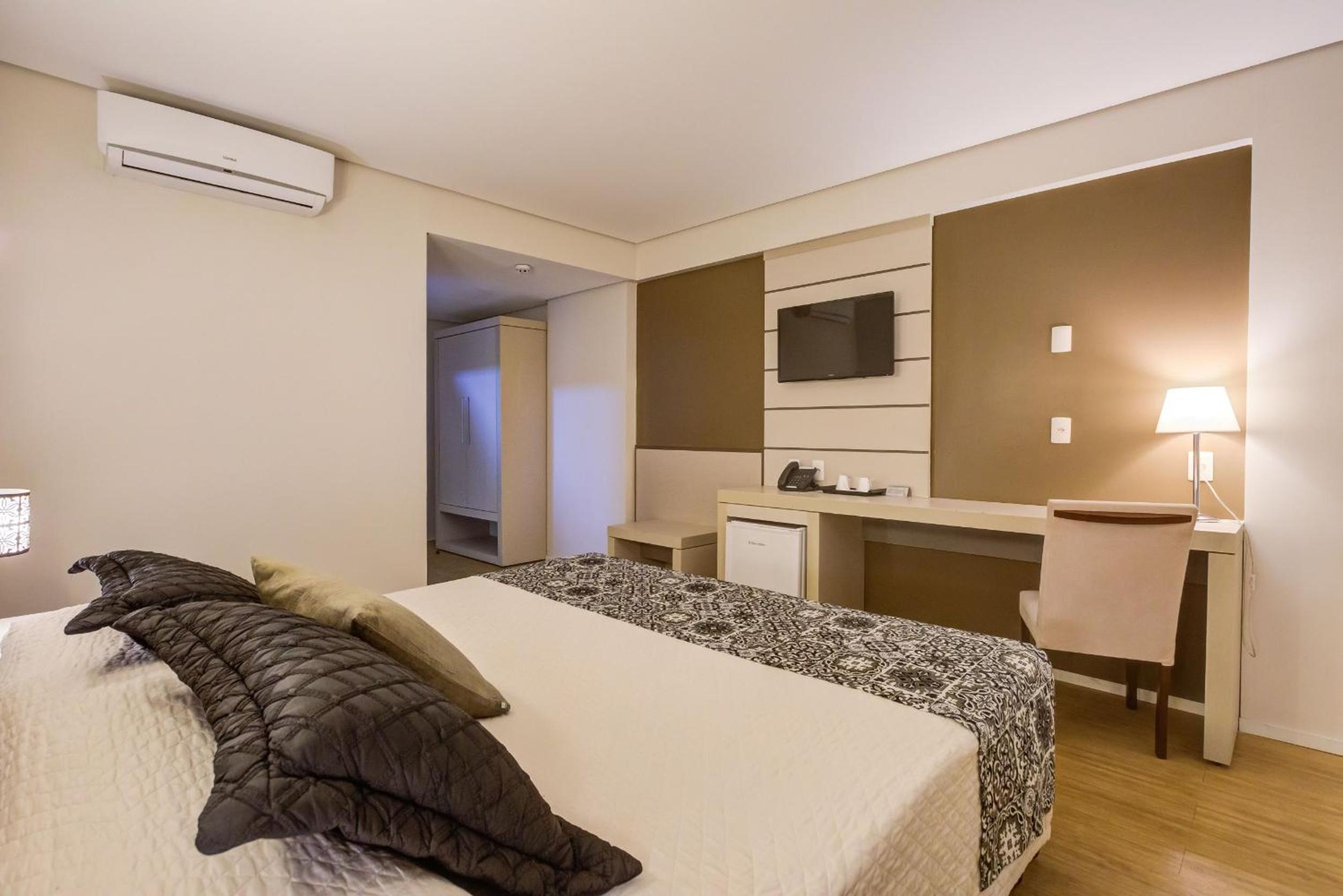 Superior Double Room thumbnail 5