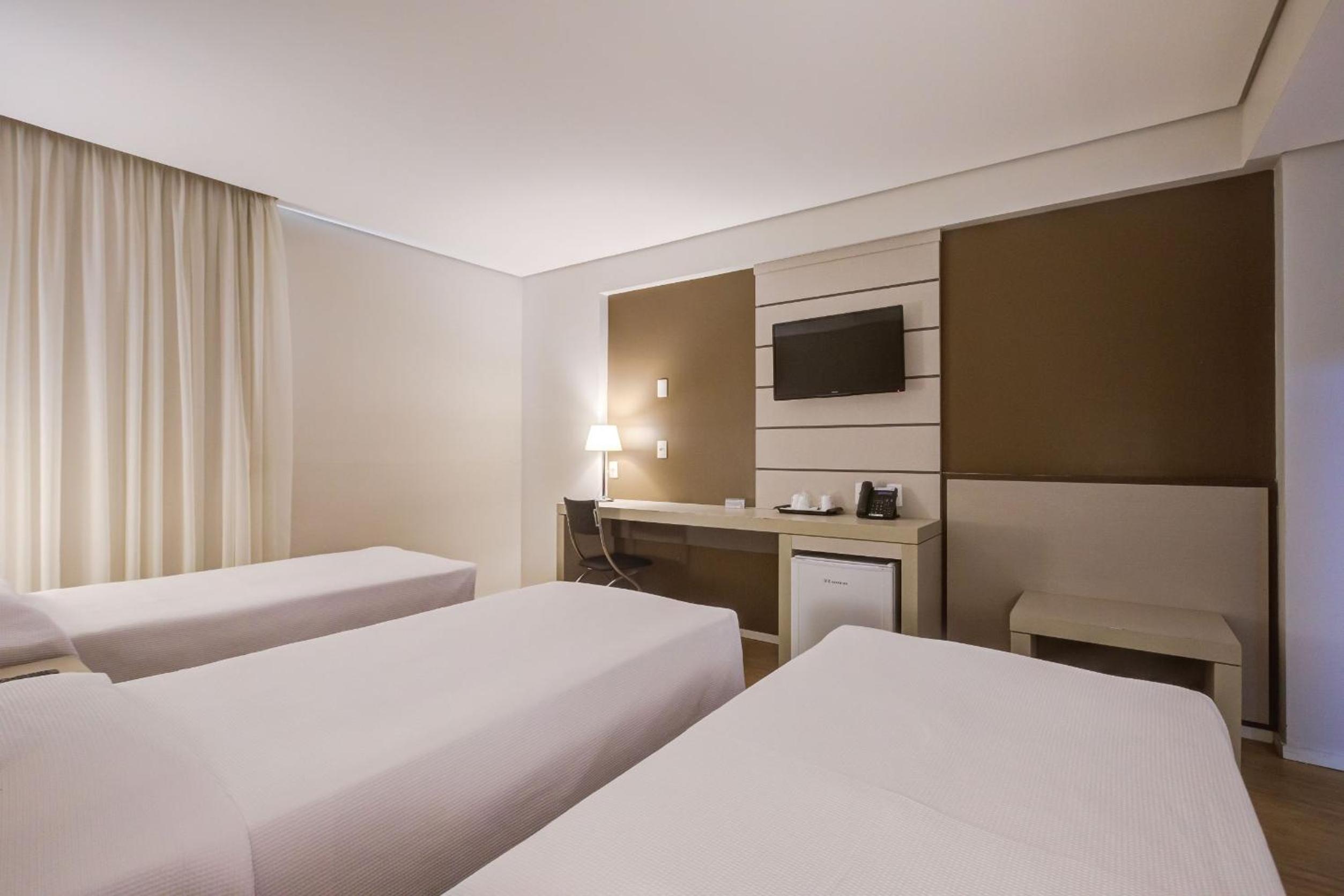 Superior Triple Room thumbnail 5