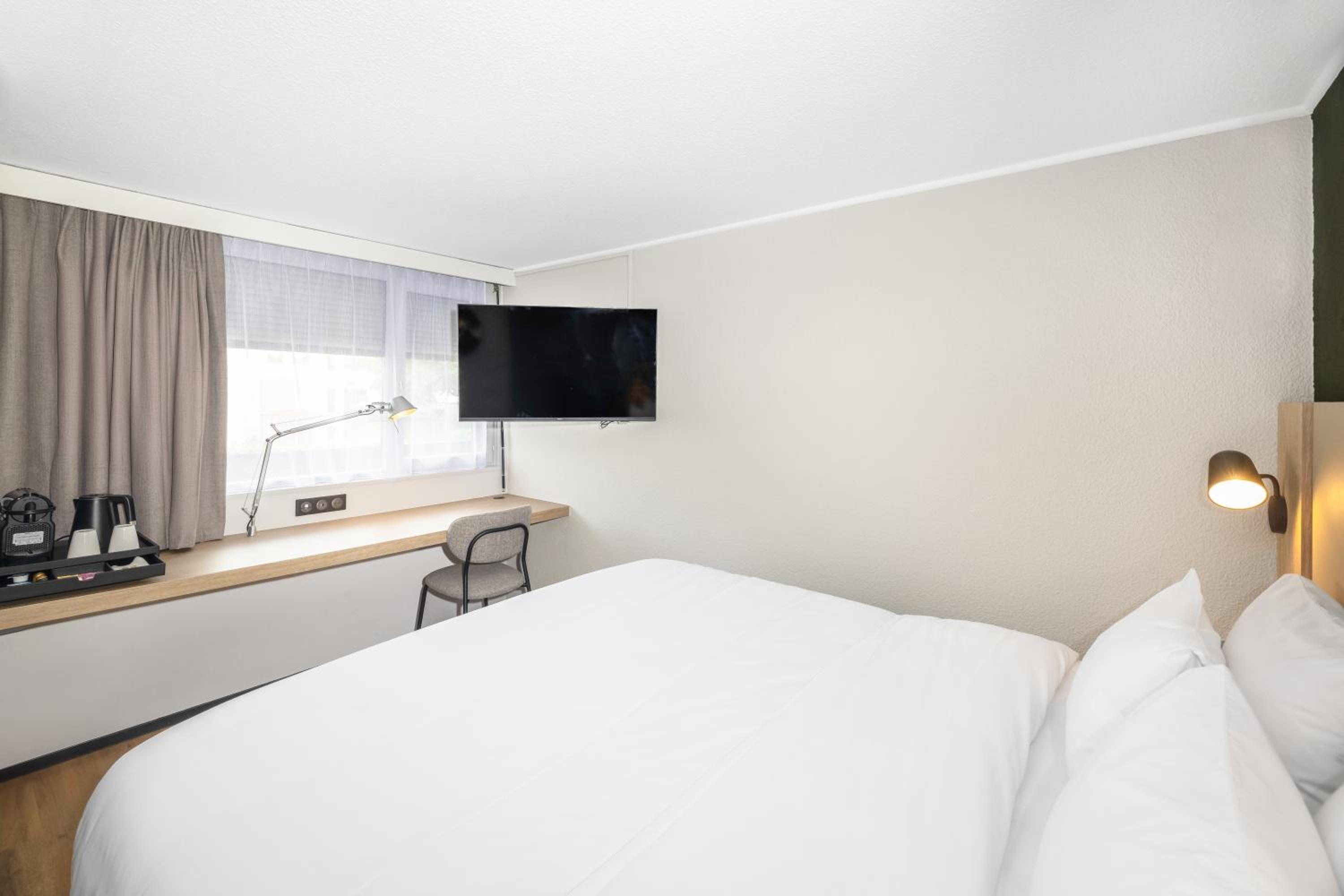 Standard Room - 1 Queen Bed - Photo 4