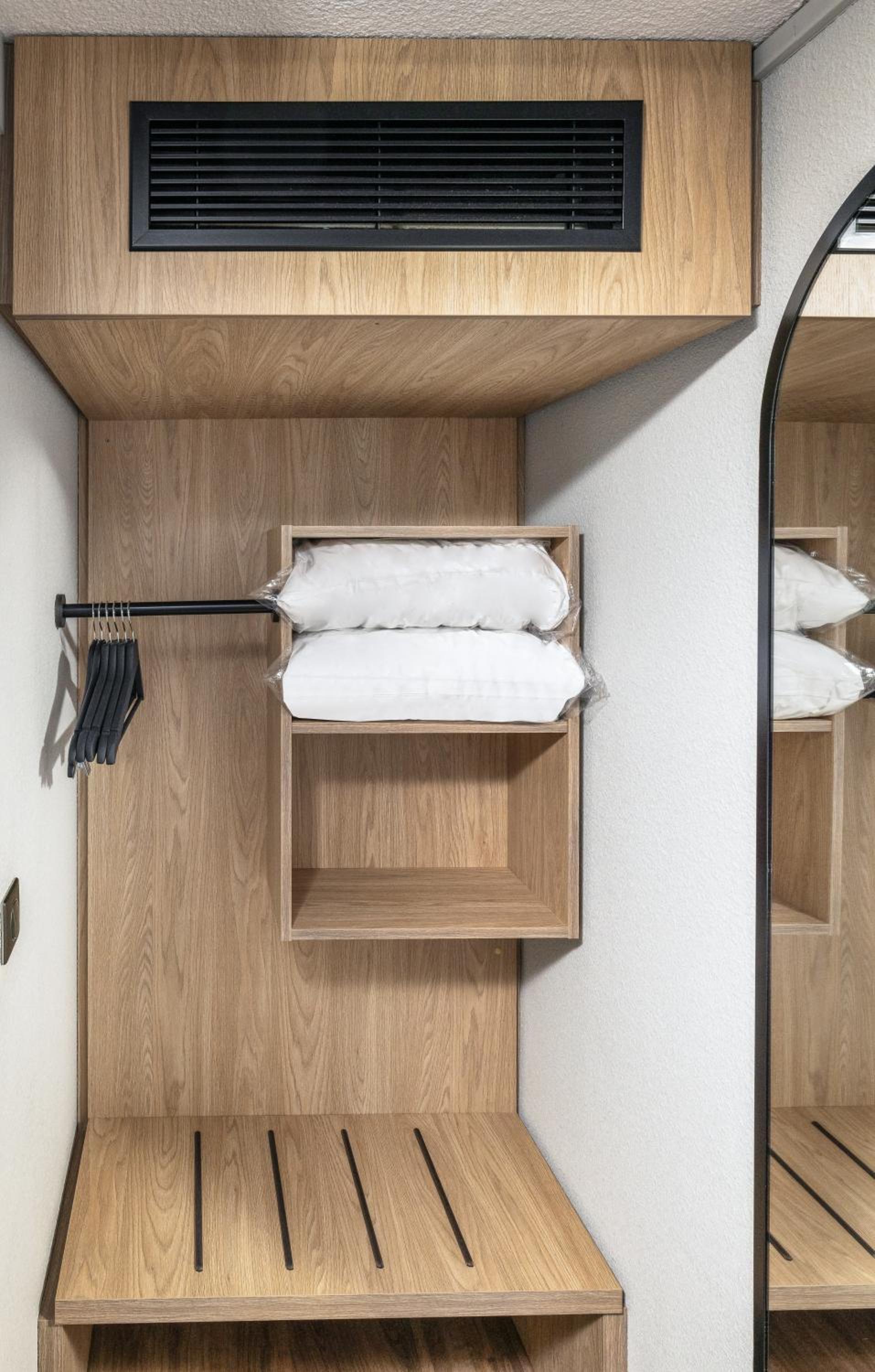 Standard Room - 1 Queen Bed - Photo 12