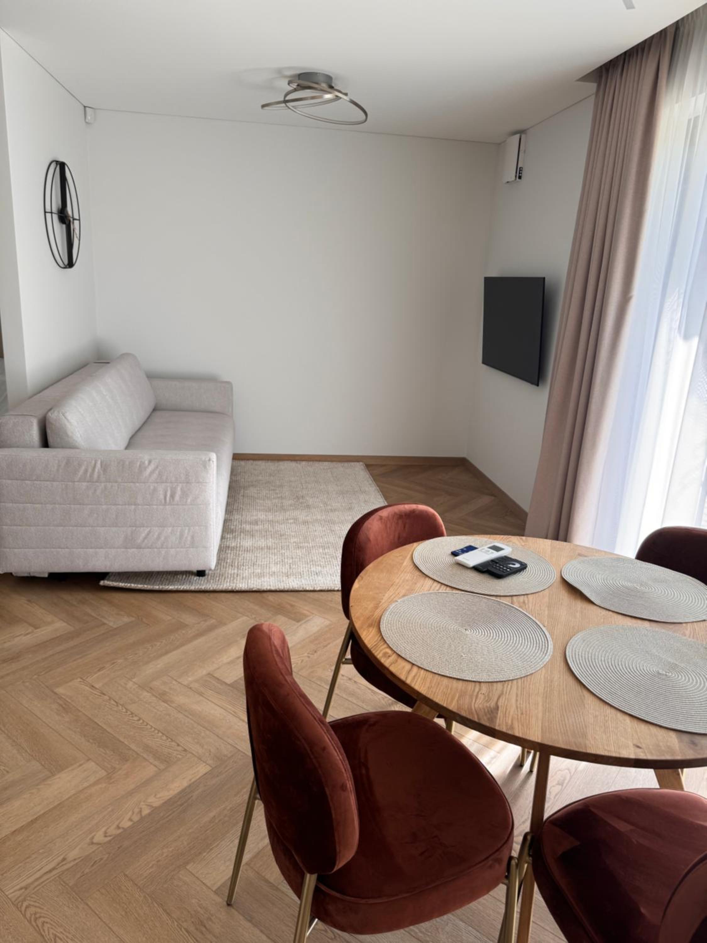 One-Bedroom Apartment photo 2