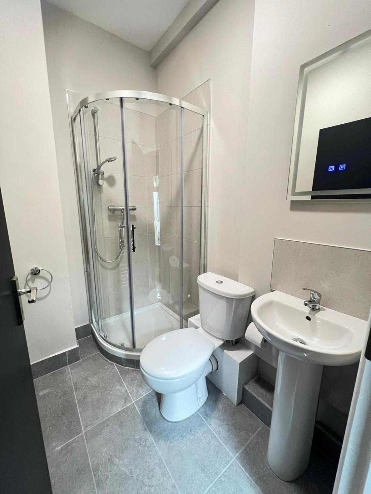 Double Room With Private Bathroom photo 3