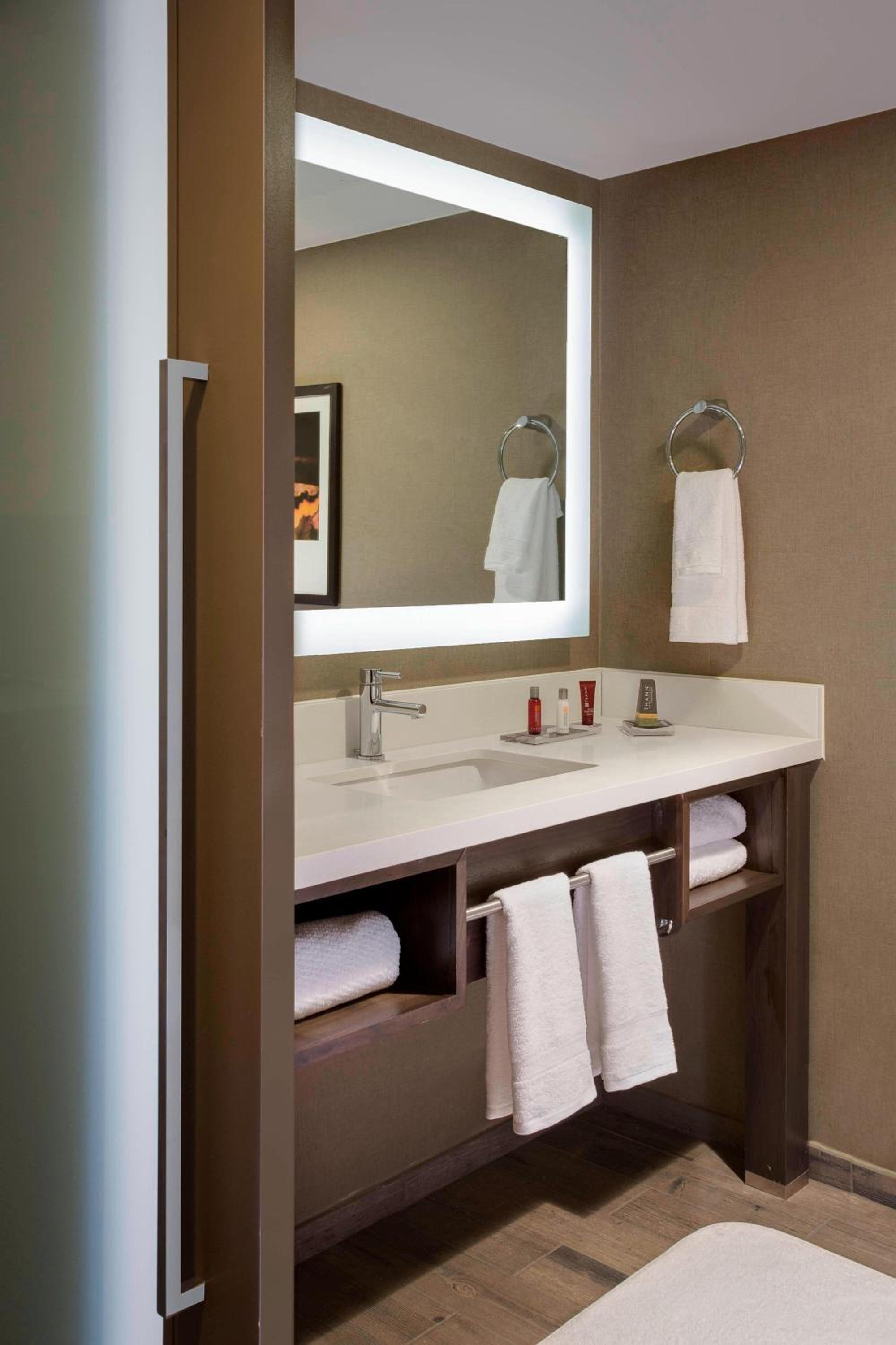 Standard King Room - Photo 3