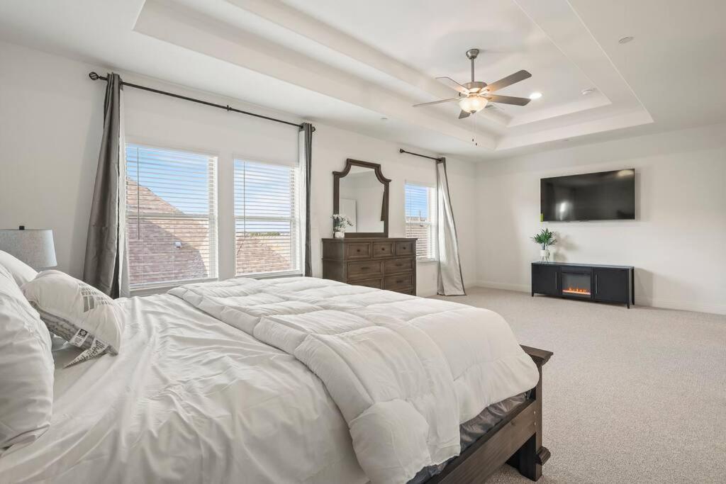 Five-Bedroom House photo 3