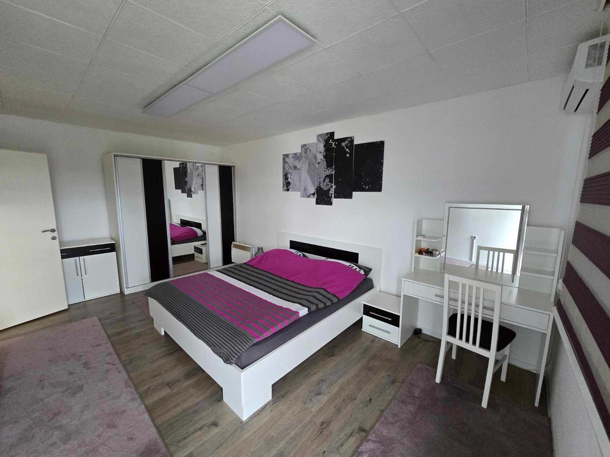 One-Bedroom Apartment photo 1