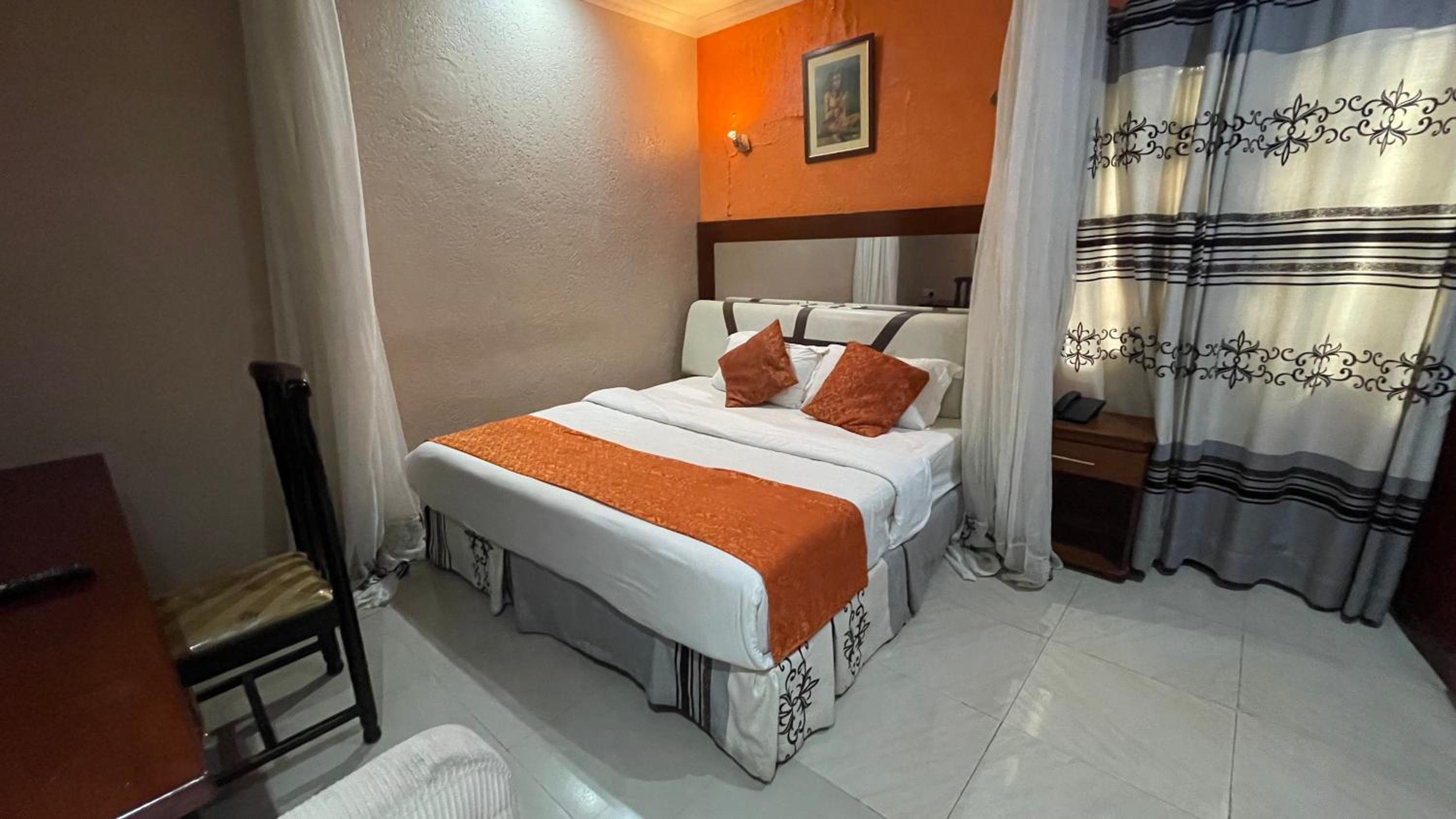 Deluxe Queen Room
