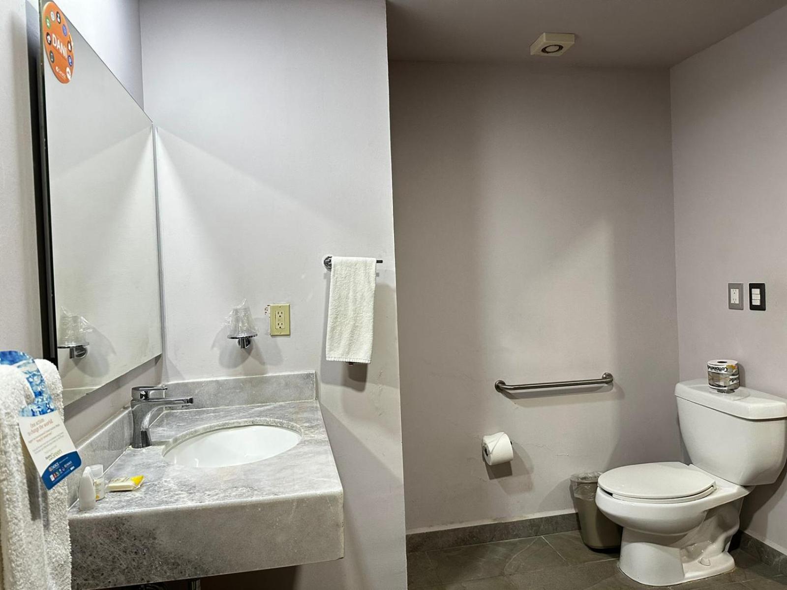 King Room - Disability Access/Non Smoking  photo 2