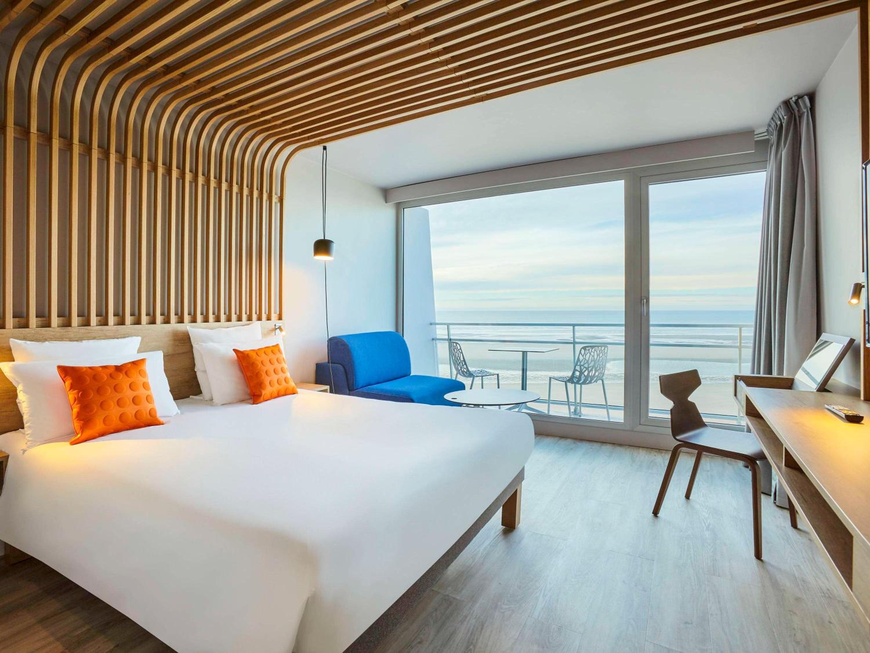 Superior Room with double bed, sofa bed, sea view and balcony,  photo 1