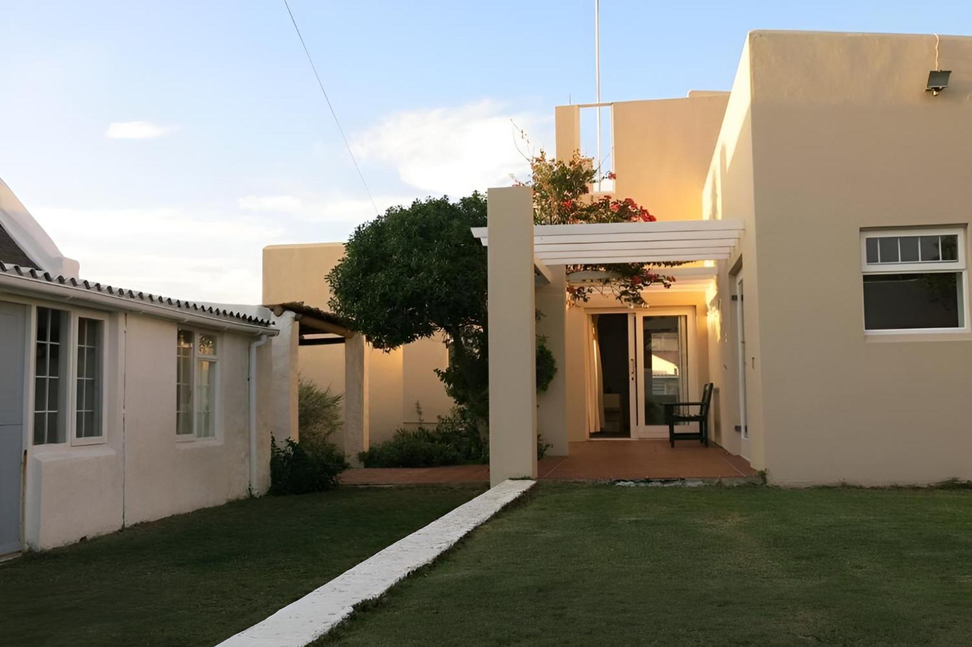 Four-Bedroom House photo 3