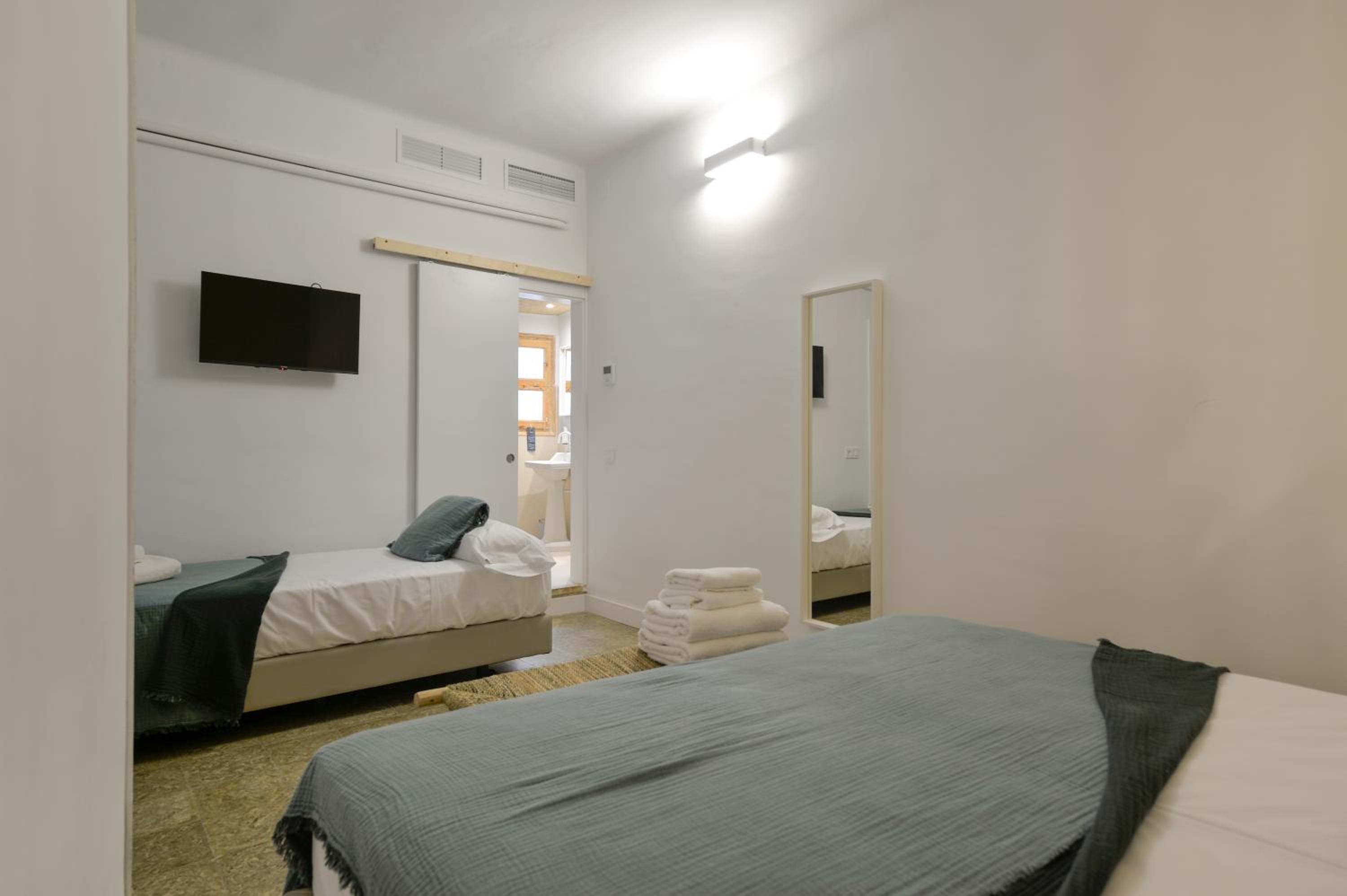 Triple Room Interior photo 2