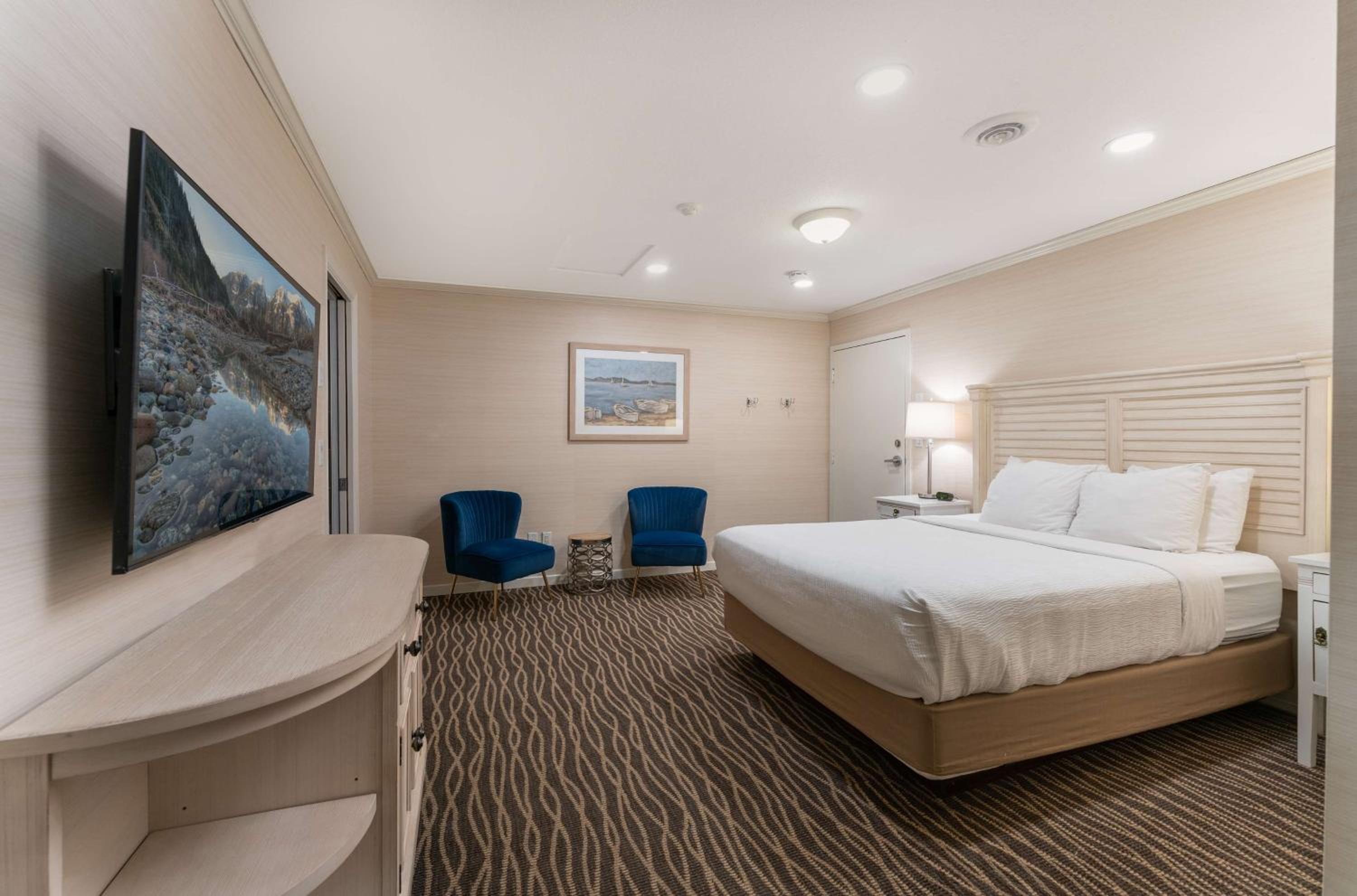 Queen Room with Wet Bar - Non-Smoking - Photo 1