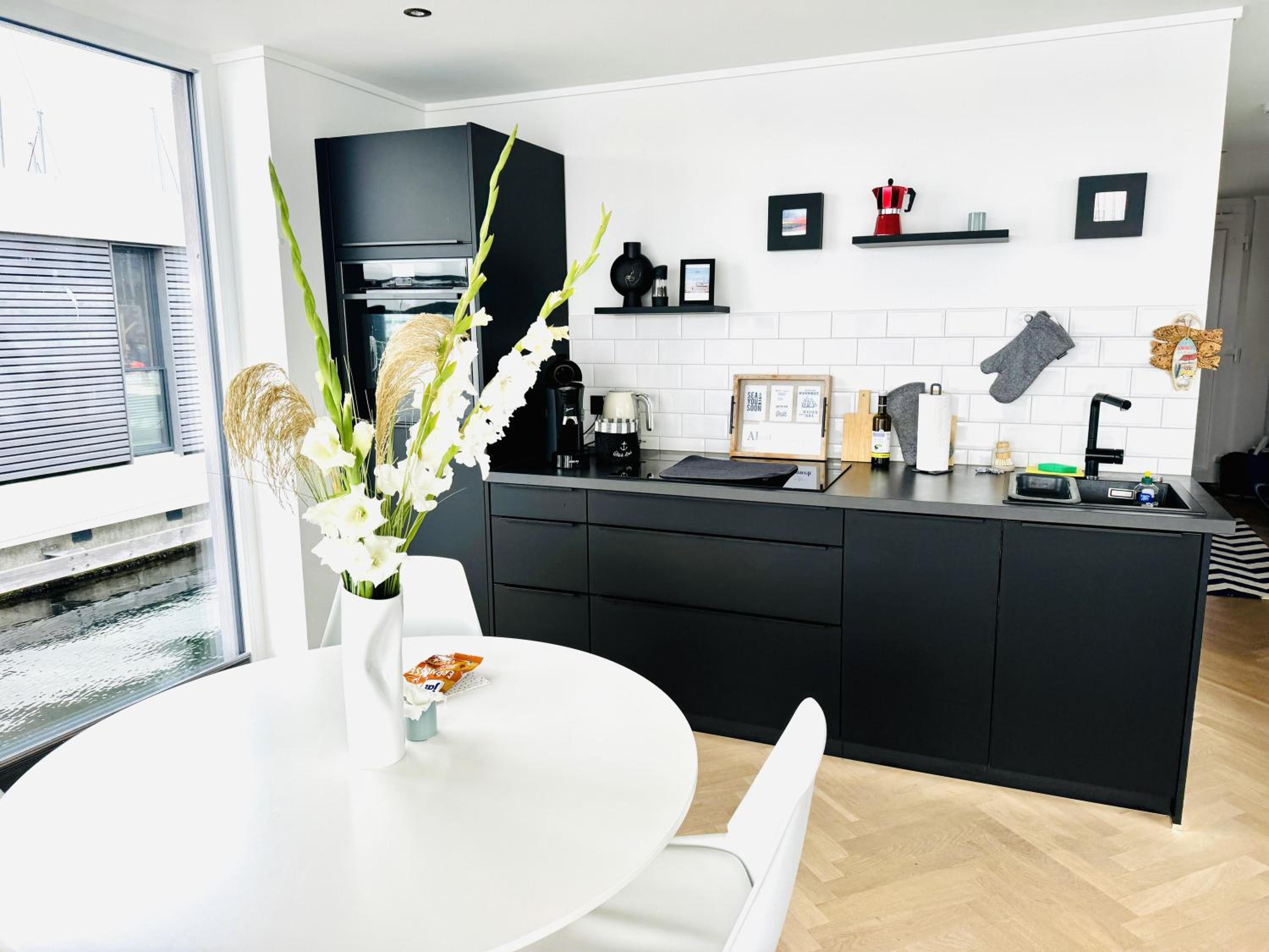 One-Bedroom House - Photo 41