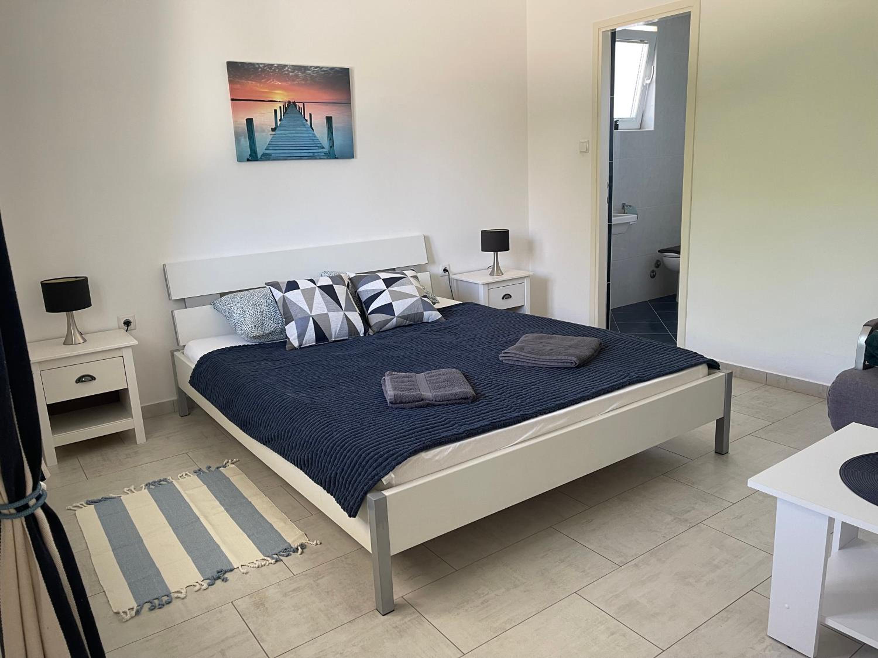 One-Bedroom Apartment with Garden photo 1