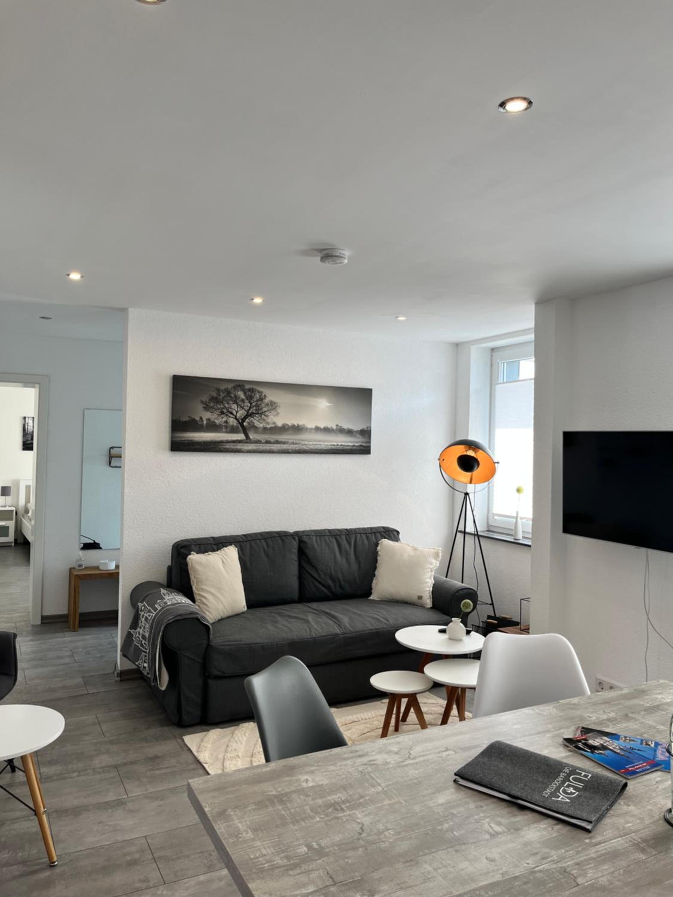 One-Bedroom Apartment photo 1