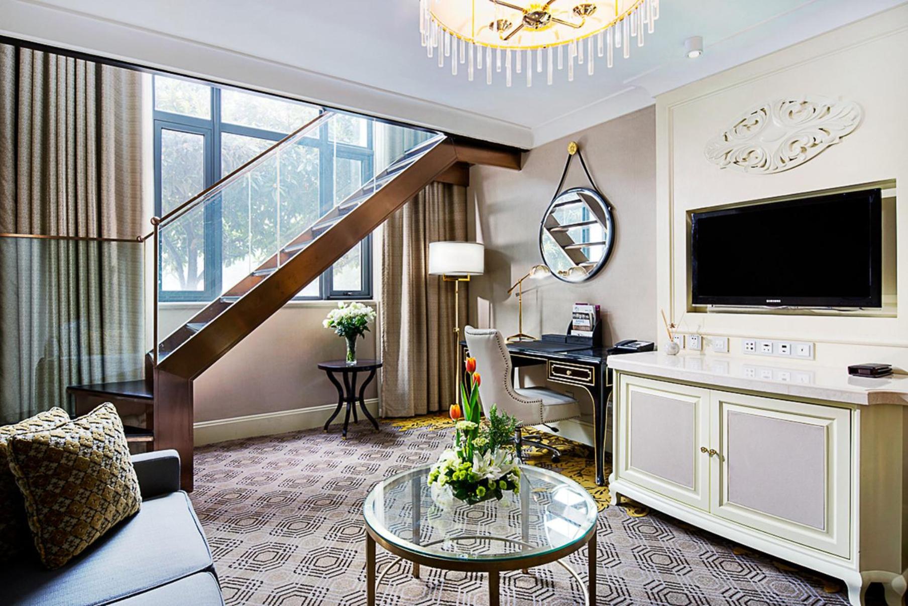 Suite - Photo 5