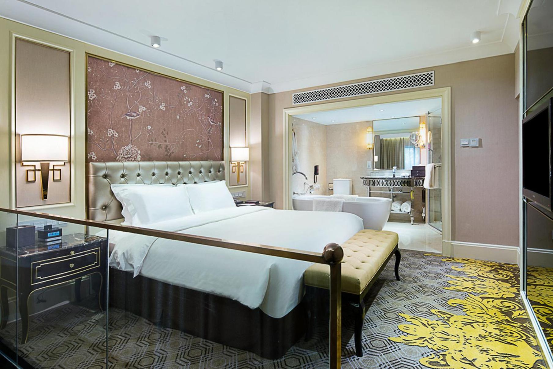 Suite - Photo 3