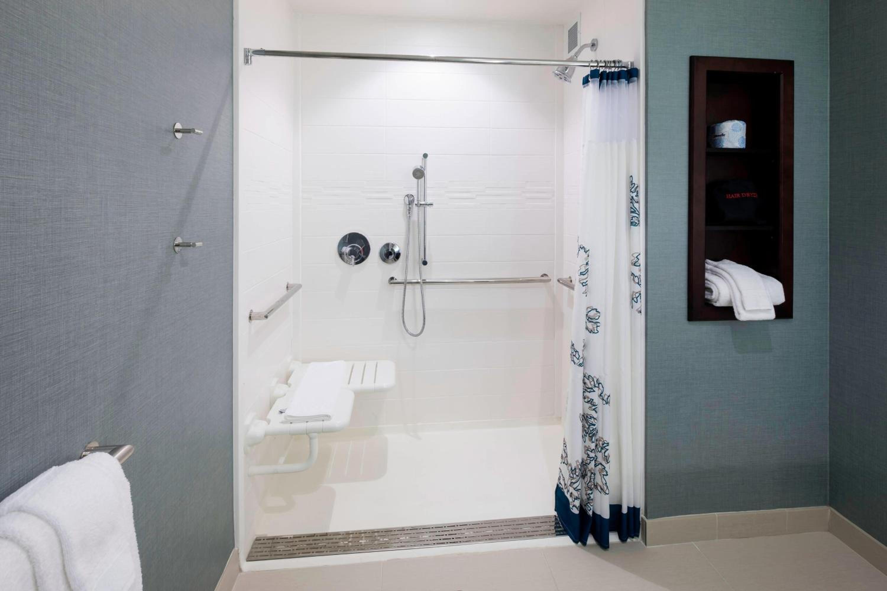 One-Bedroom King Suite with Sofa Bed and Roll-in Shower - Mobility Accessible