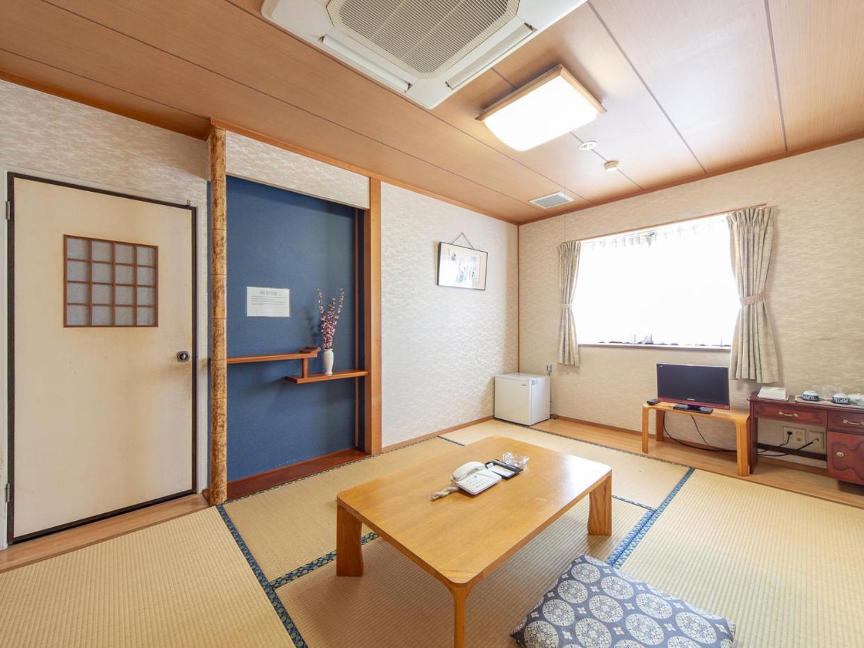 Japanese-Style Twin Room - Smoking photo 1
