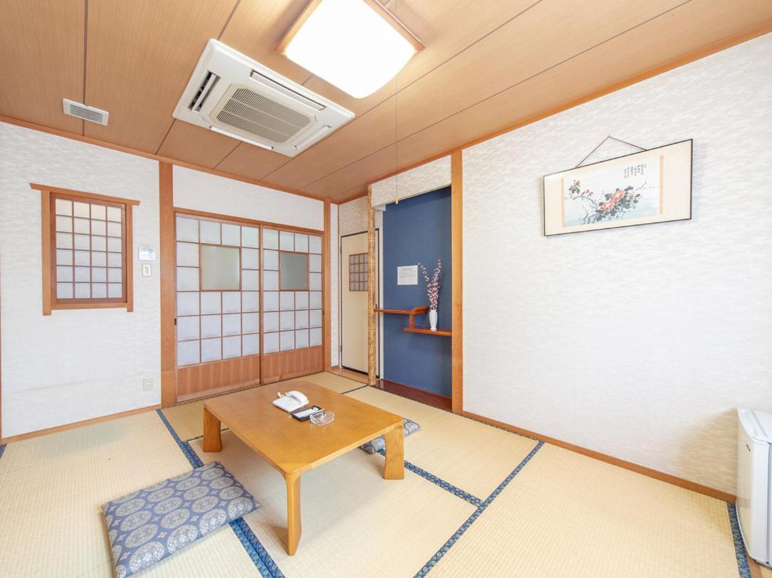 Japanese-Style Twin Room - Smoking photo 2