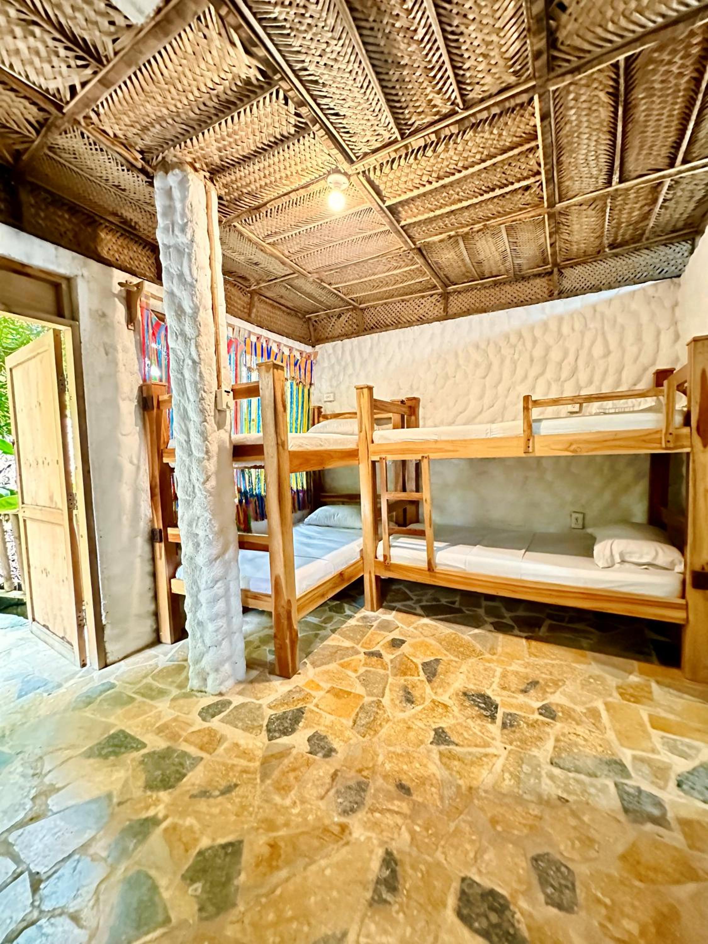 8-Bed Mixed Dormitory Room photo 3