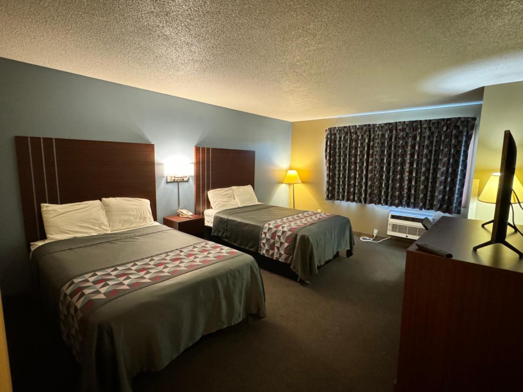 Standard Room with Two Double Beds - Photo 1