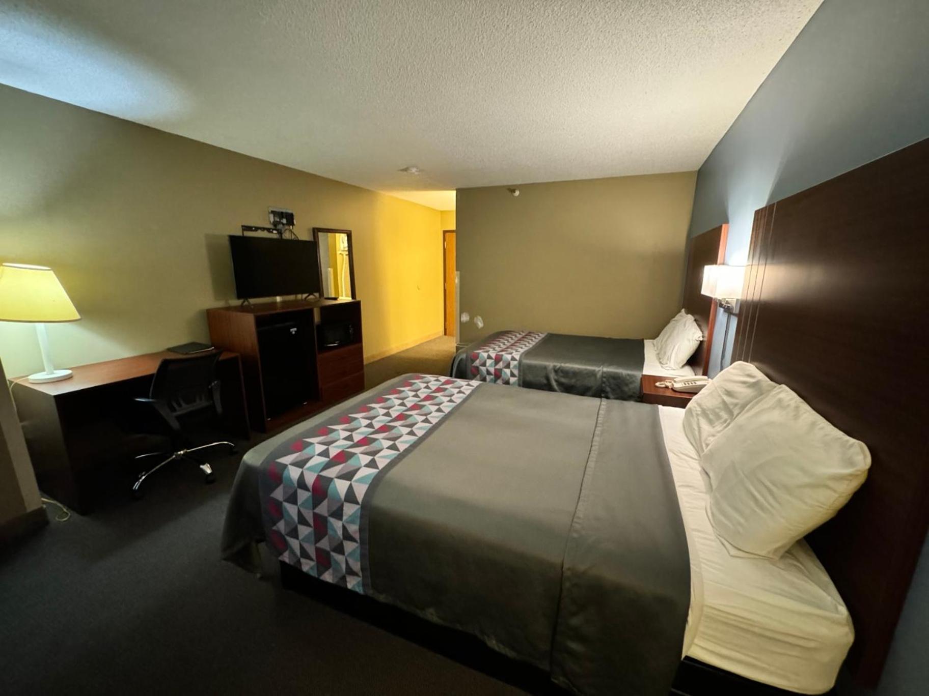 Standard Room with Two Double Beds - Photo 2