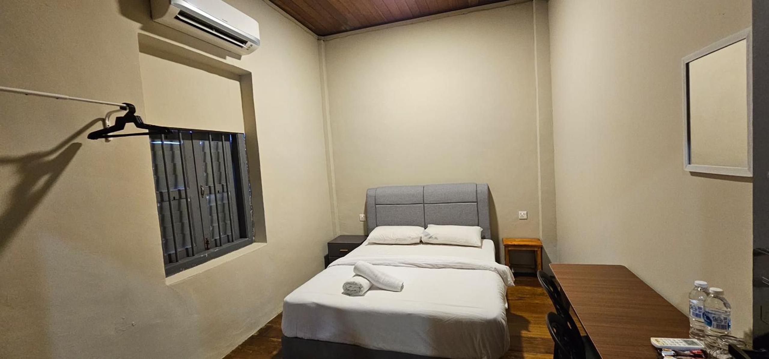 Budget Double Room - Photo 4