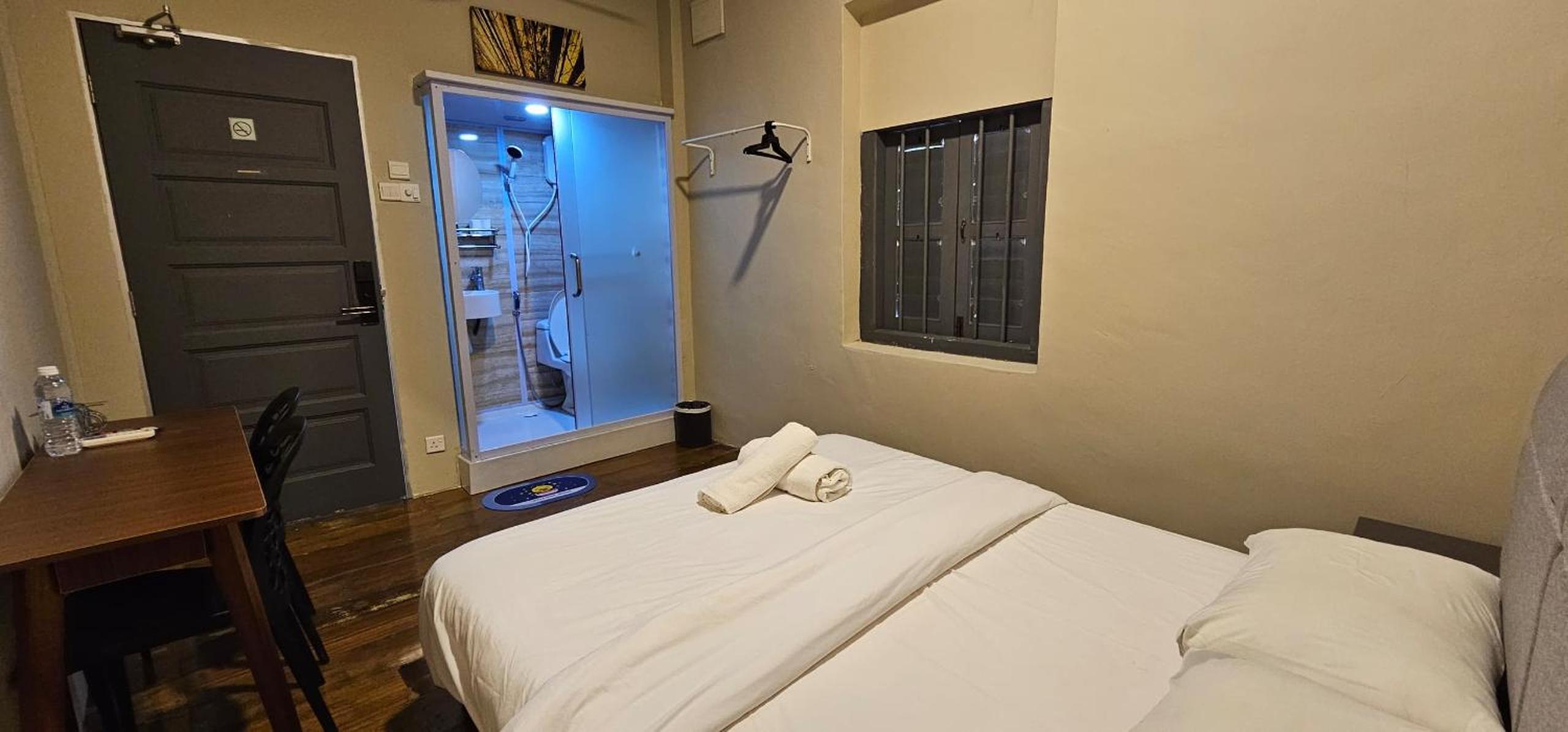 Budget Double Room - Photo 3