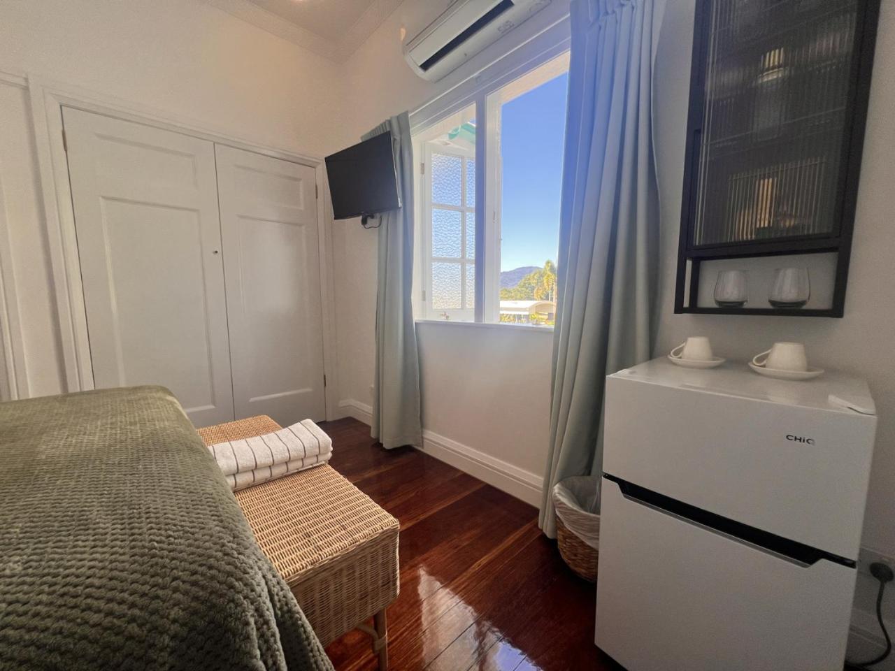 Double Room with Pool View photo 3