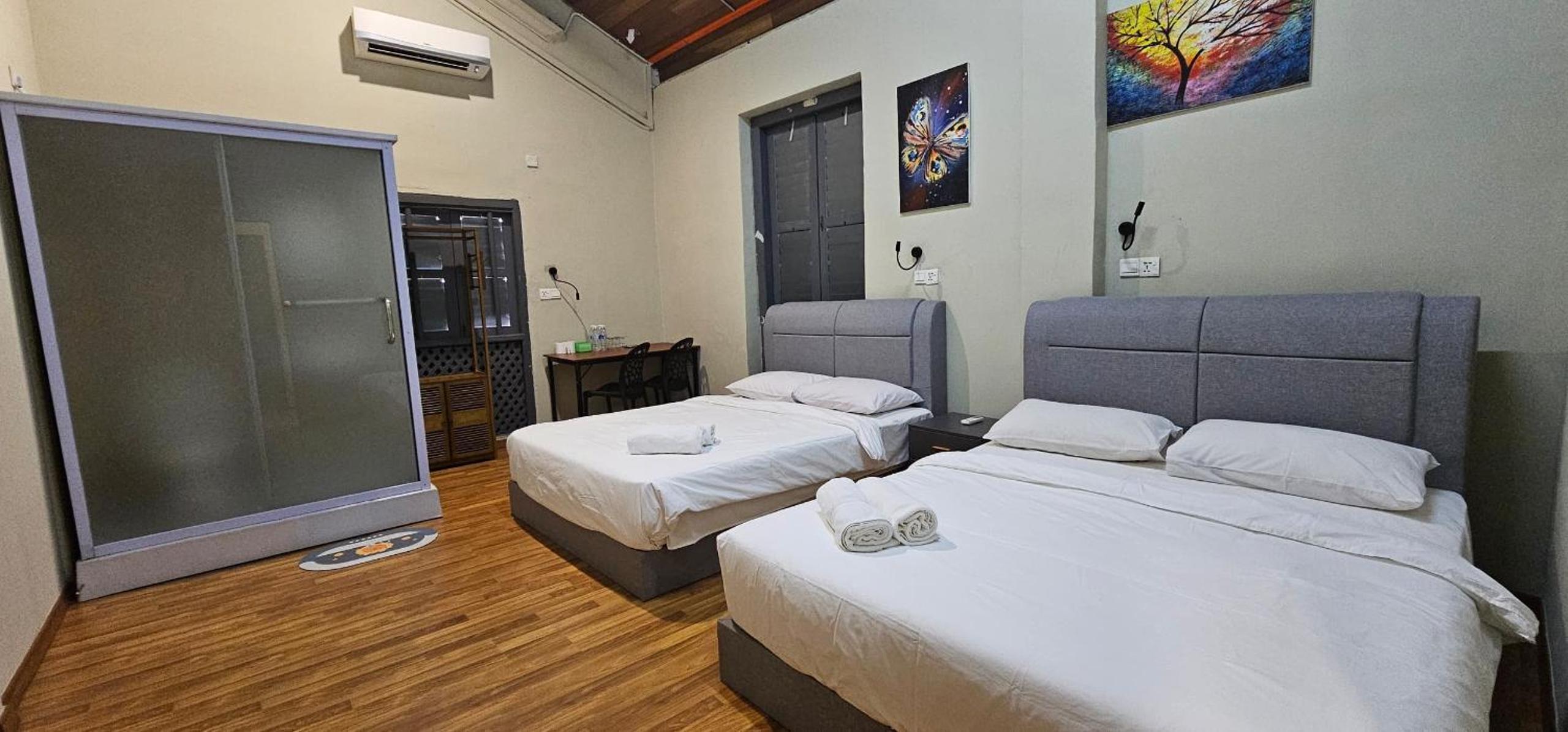 Economy Quadruple Room - Photo 2