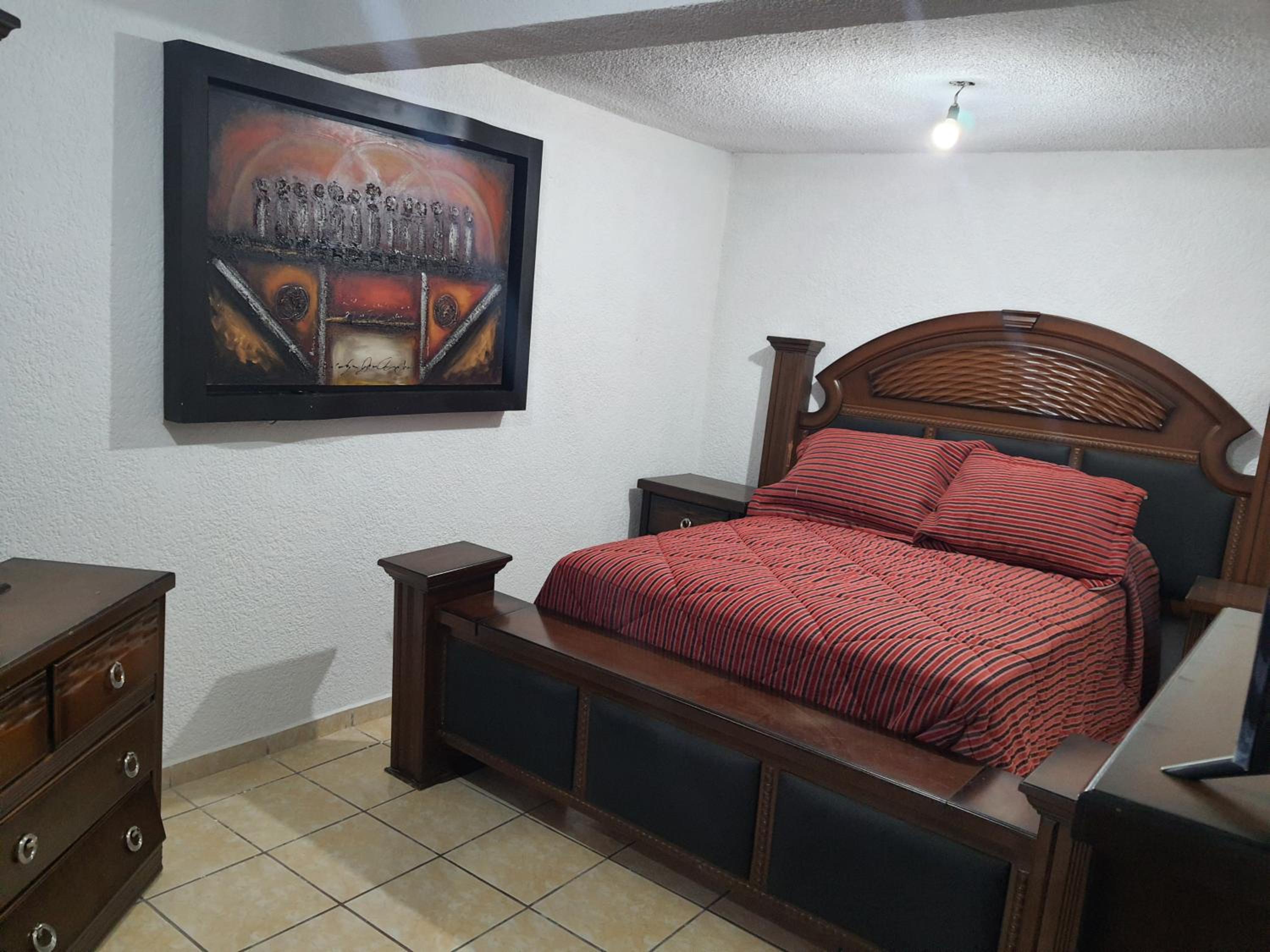 One-Bedroom Apartment photo 1