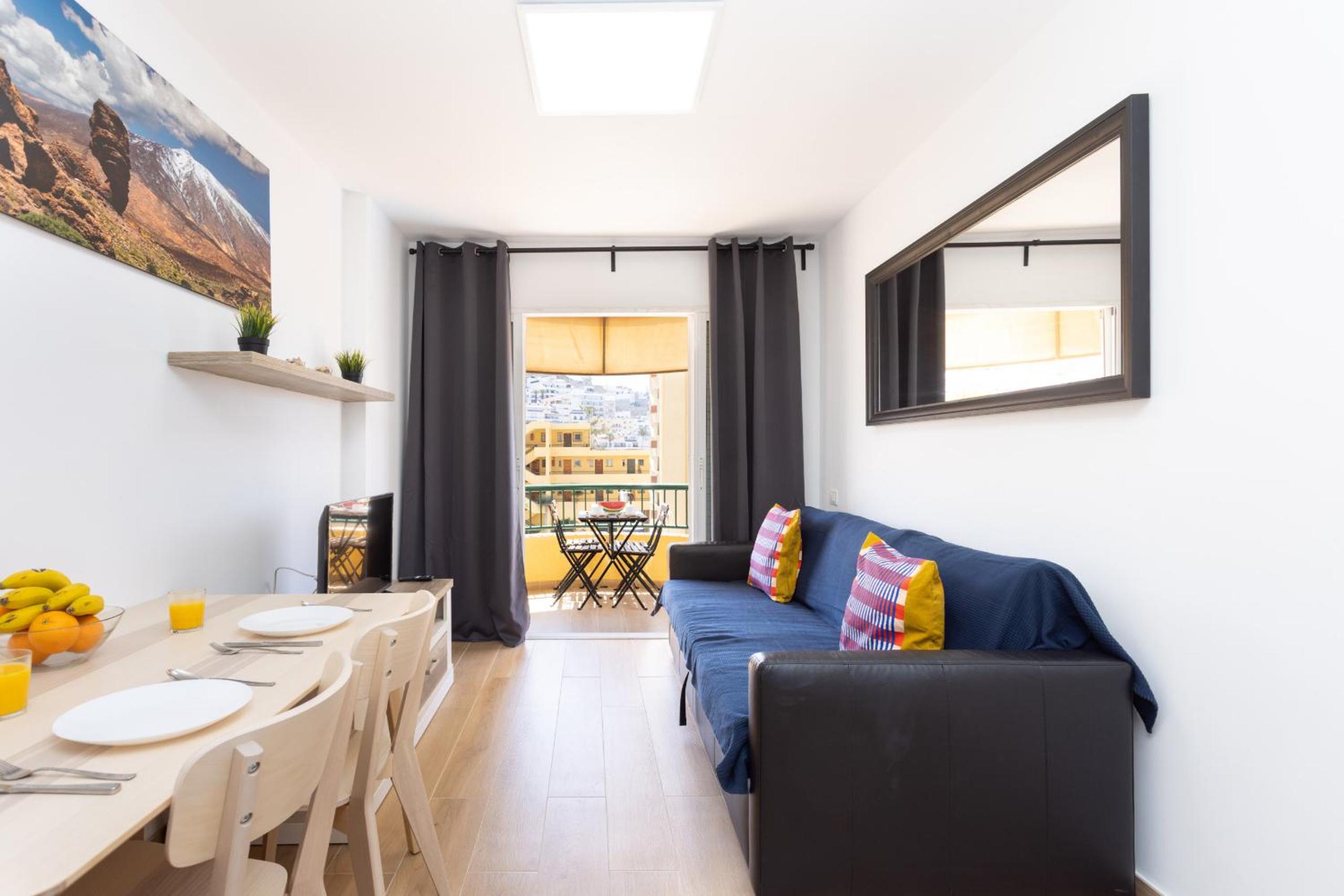 Apartamento de una habitación con balcón y vista al mar