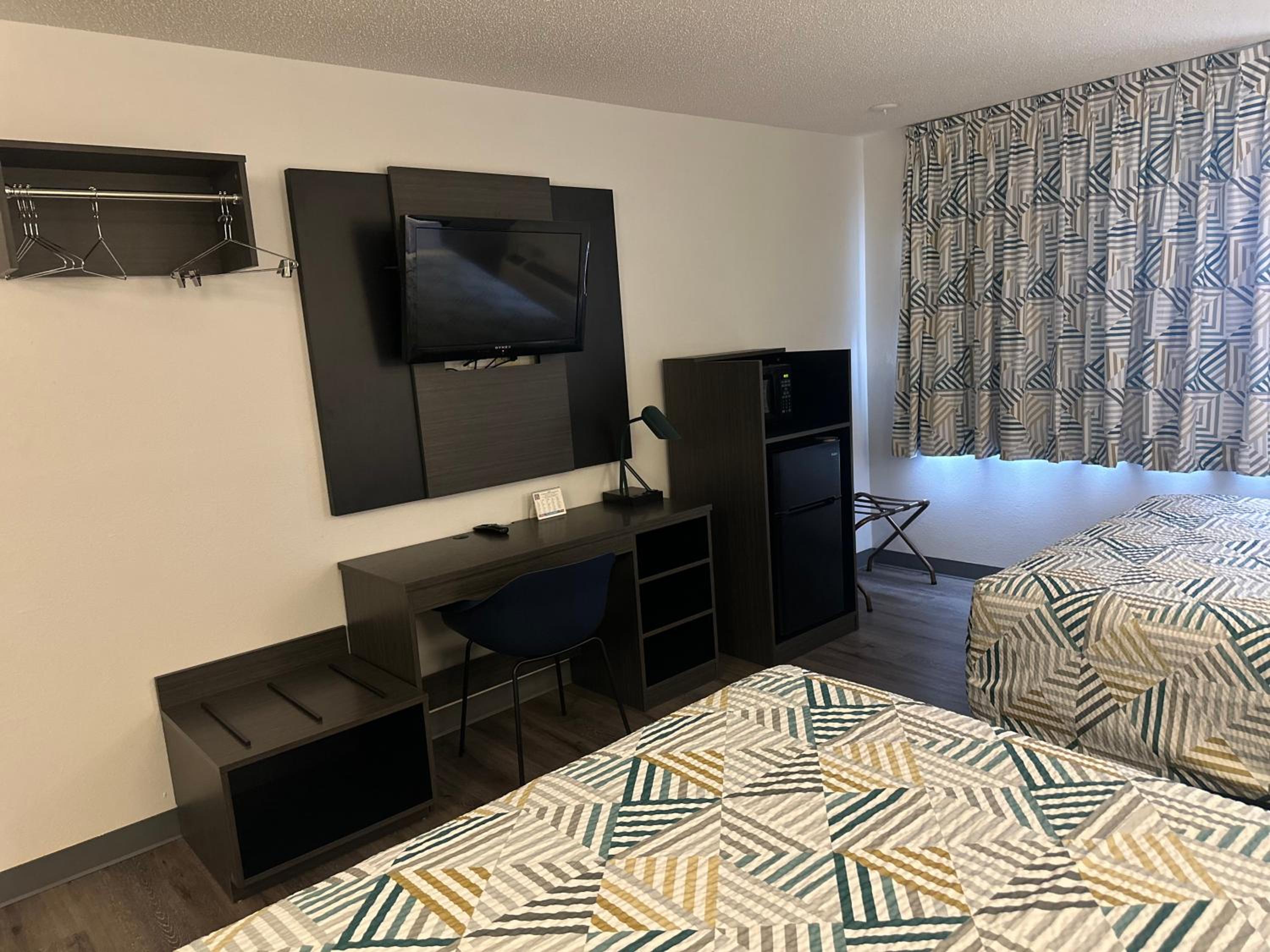 Queen Room with Two Queen Beds - Disability Access - Non-Smoking photo 2