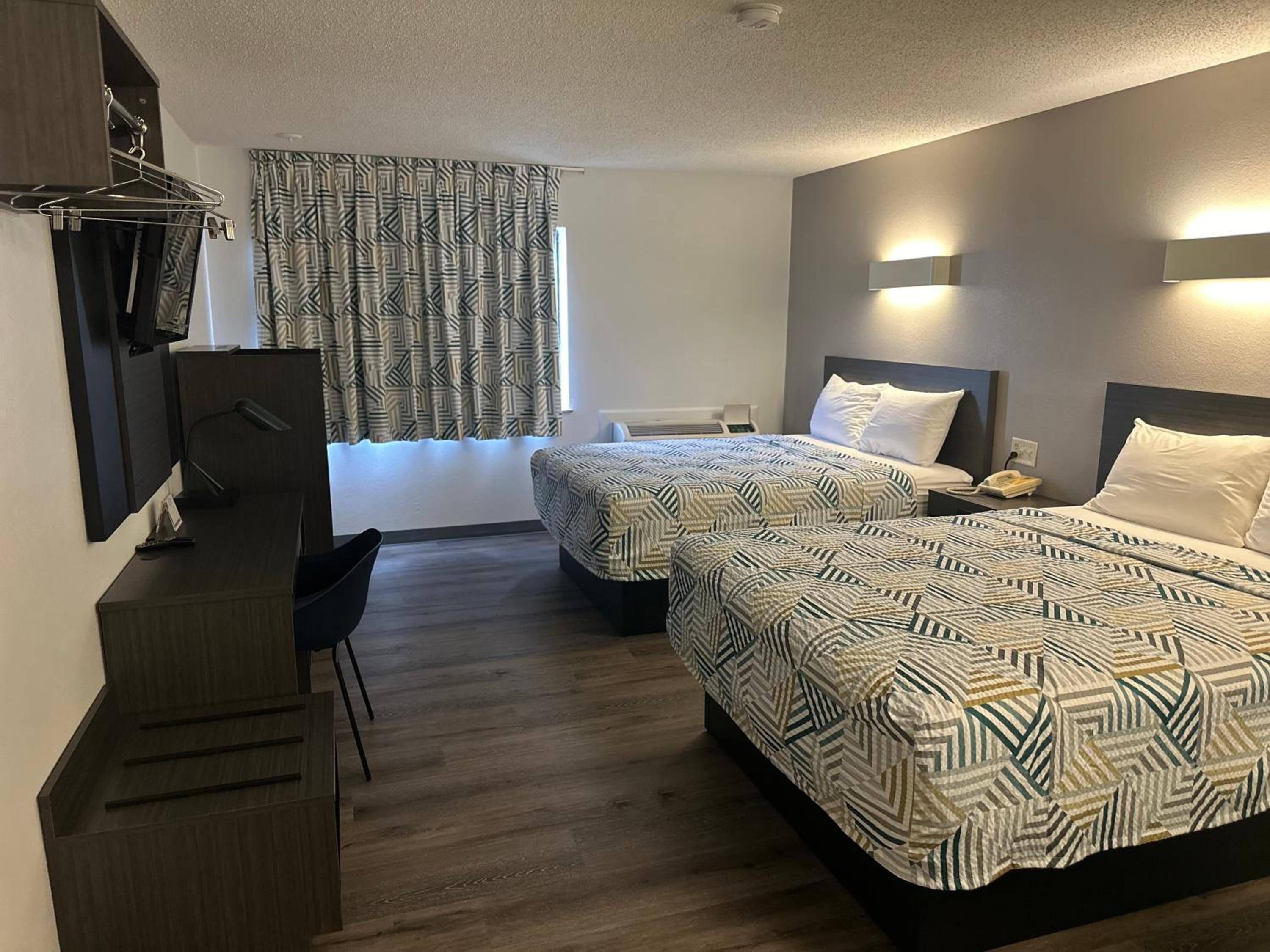 Queen Room with Two Queen Beds - Disability Access - Non-Smoking photo 3