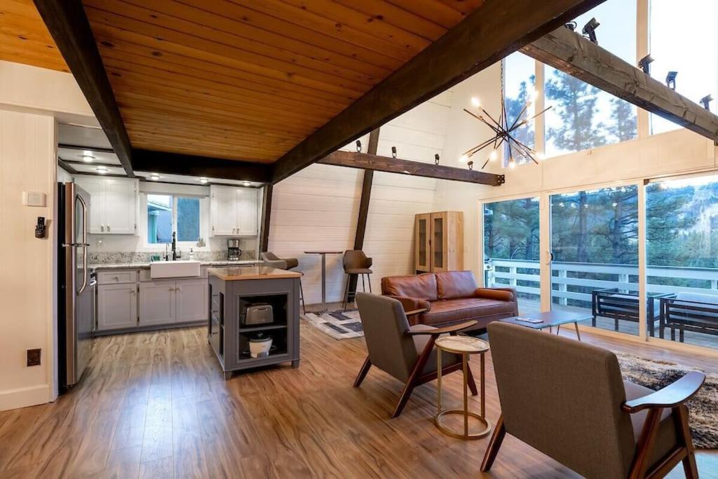 Five-Bedroom House photo 2