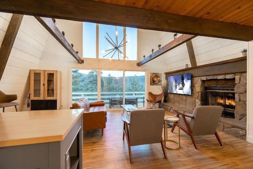 Five-Bedroom House photo 3