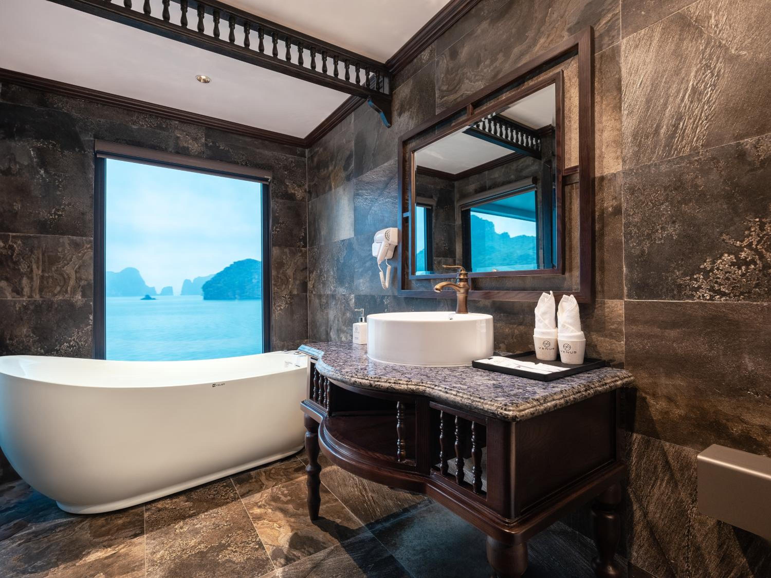 Deluxe Triple Suite with Private Balcony photo 3