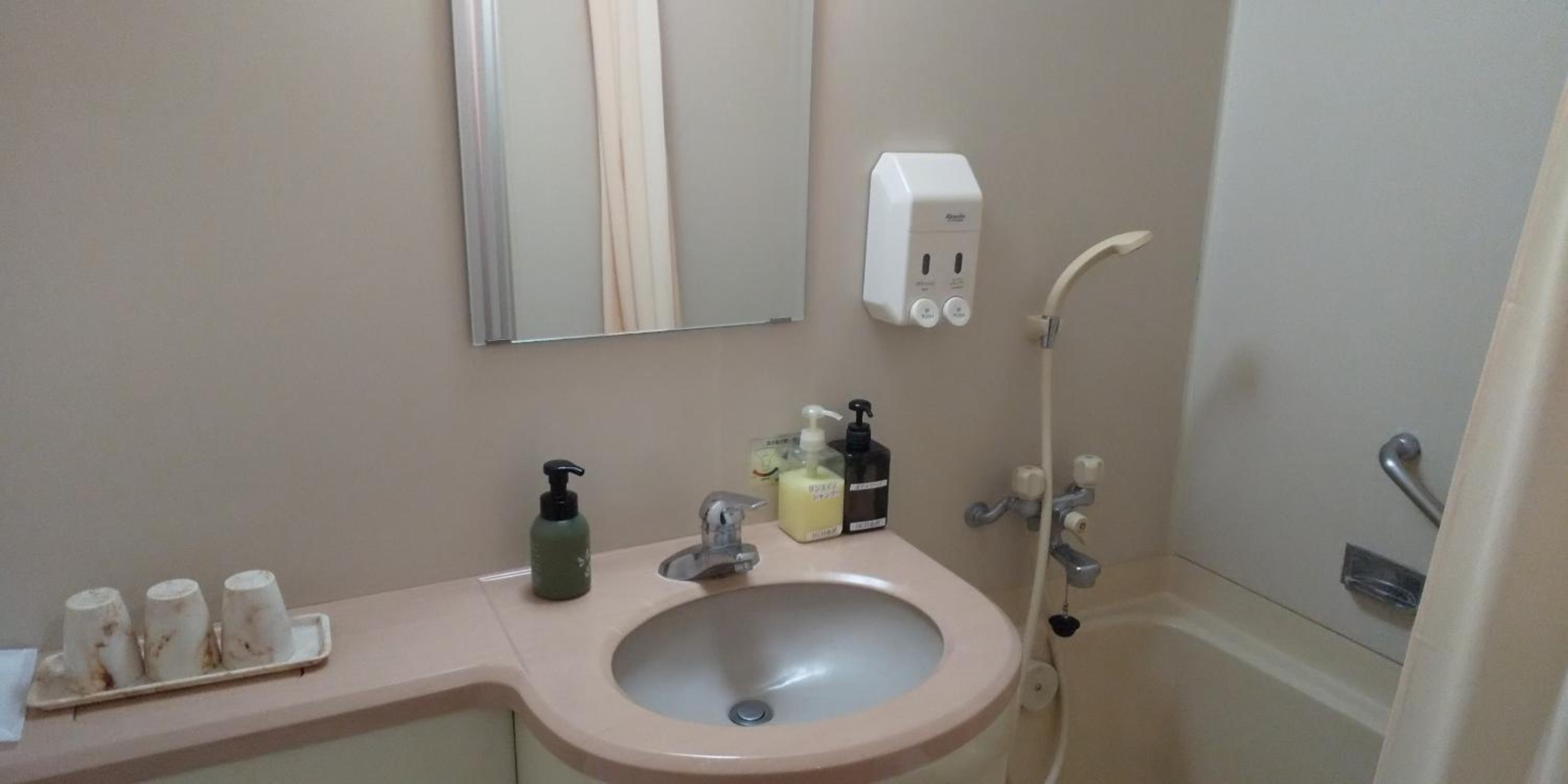Single Room - Smoking photo 2