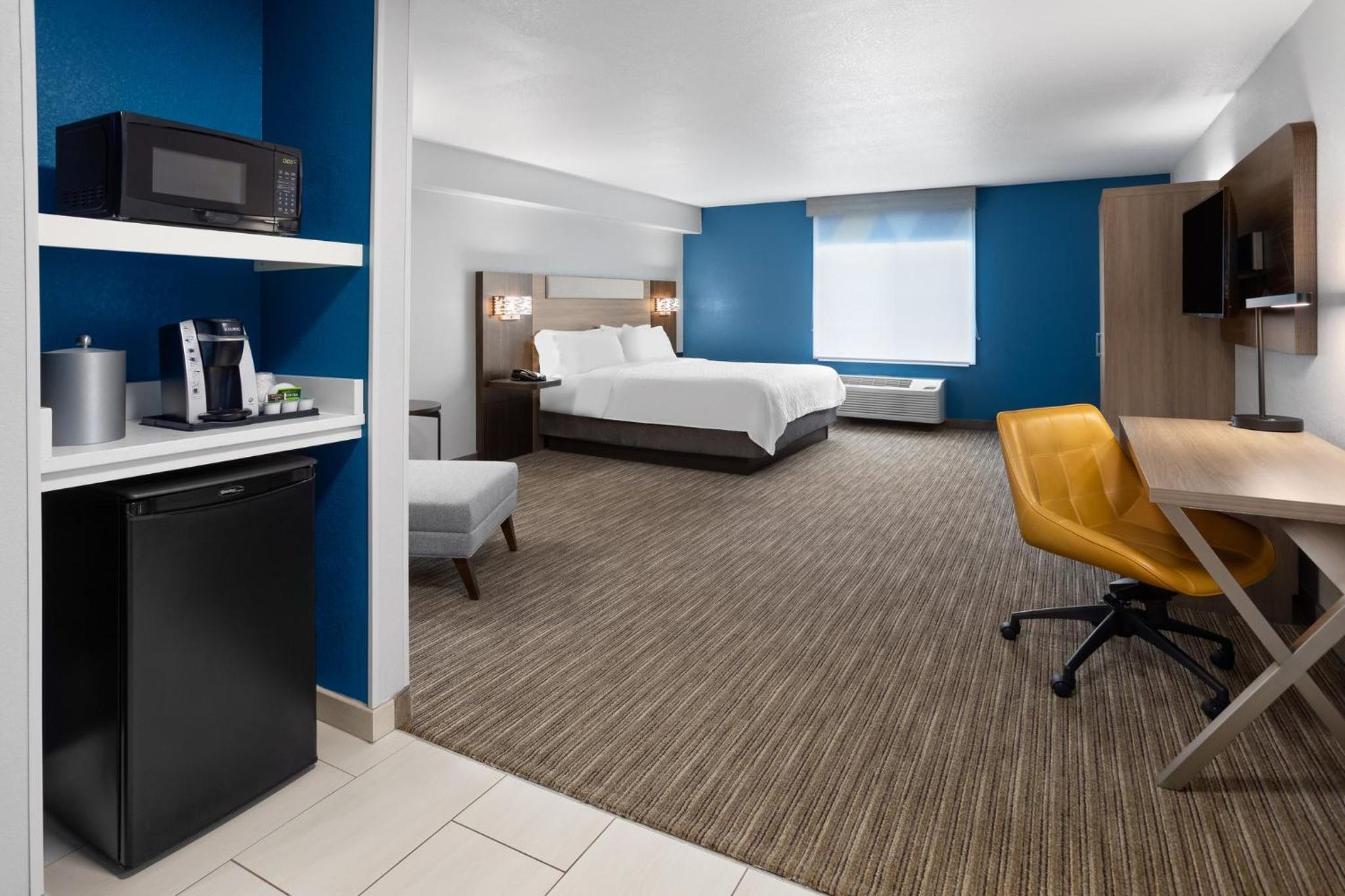 Standard King Room - Photo 3