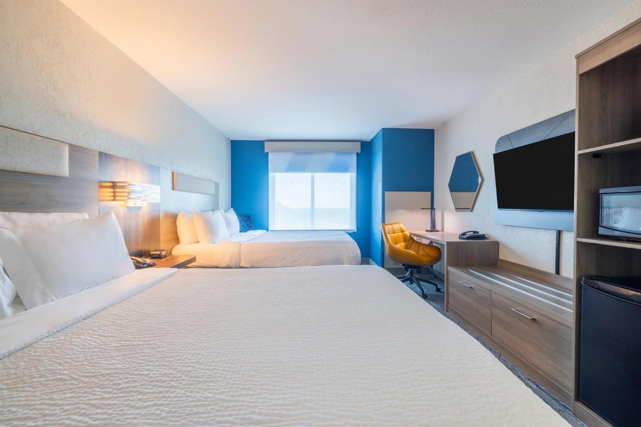 Standard Room with Two Queen Beds - Photo 1