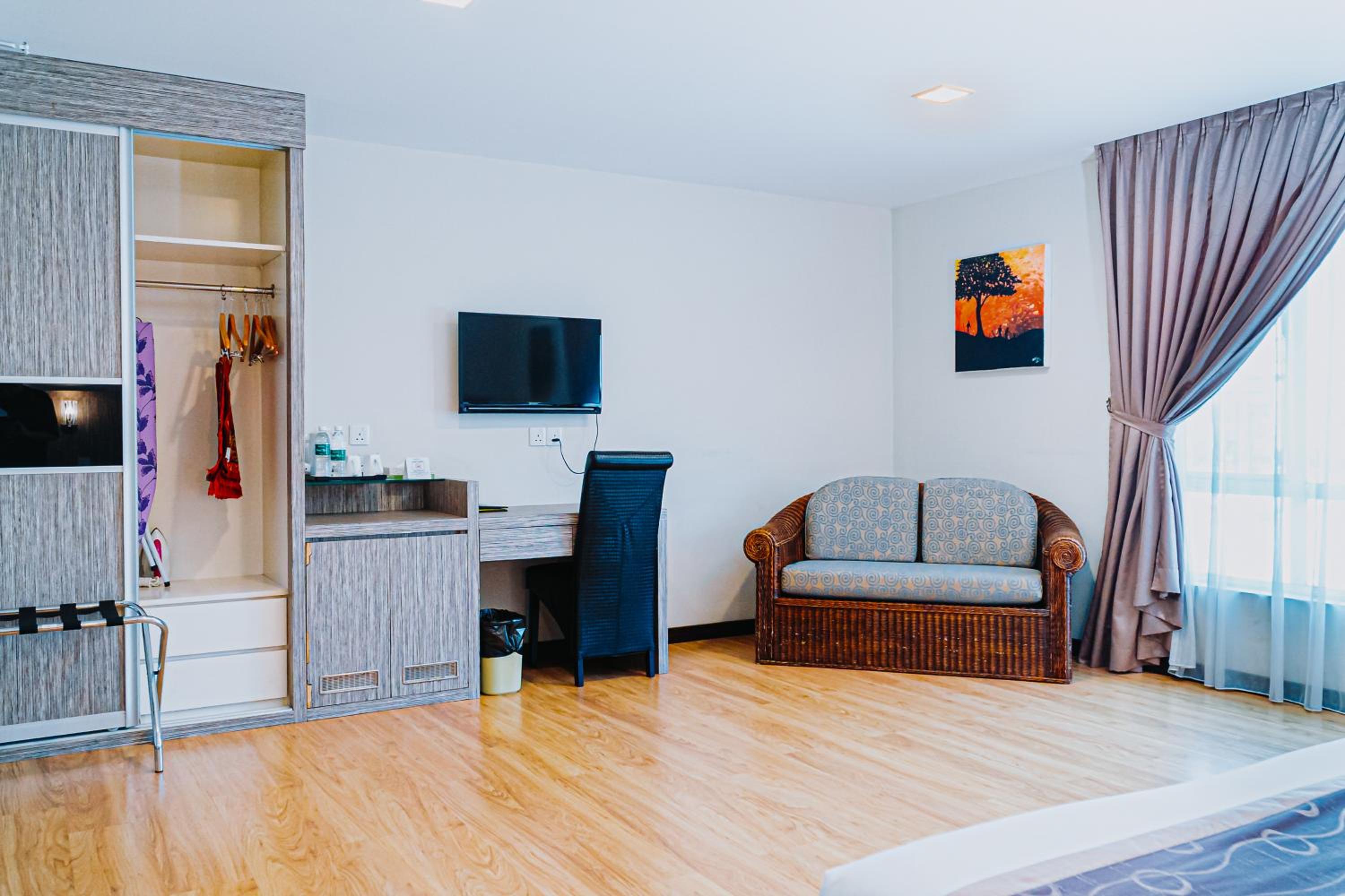 Deluxe Family Room - Photo 2