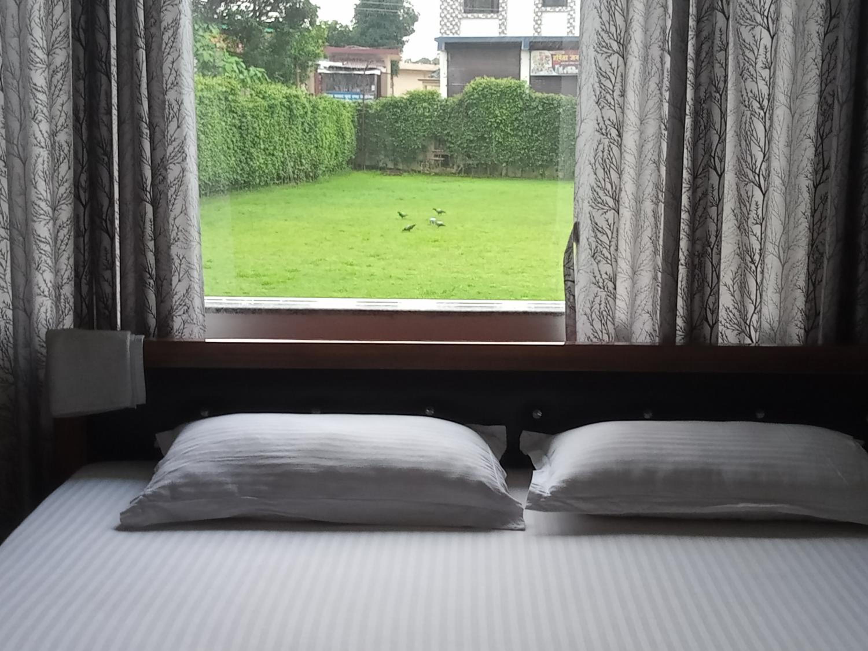 Deluxe Double Room (2 Adults + 1 Child) photo 2