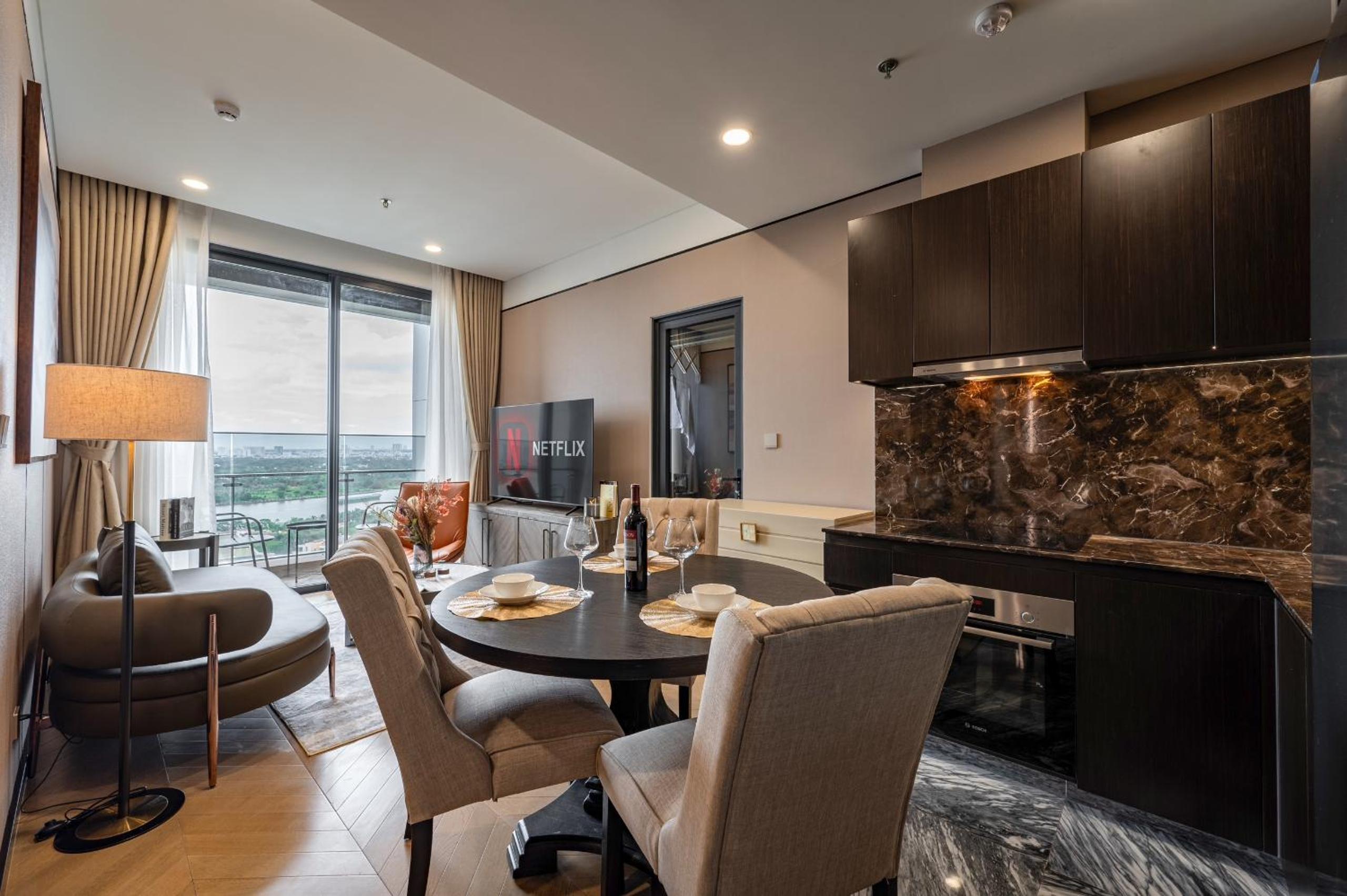 Two-Bedroom Deluxe Apartment with Balcony photo 2